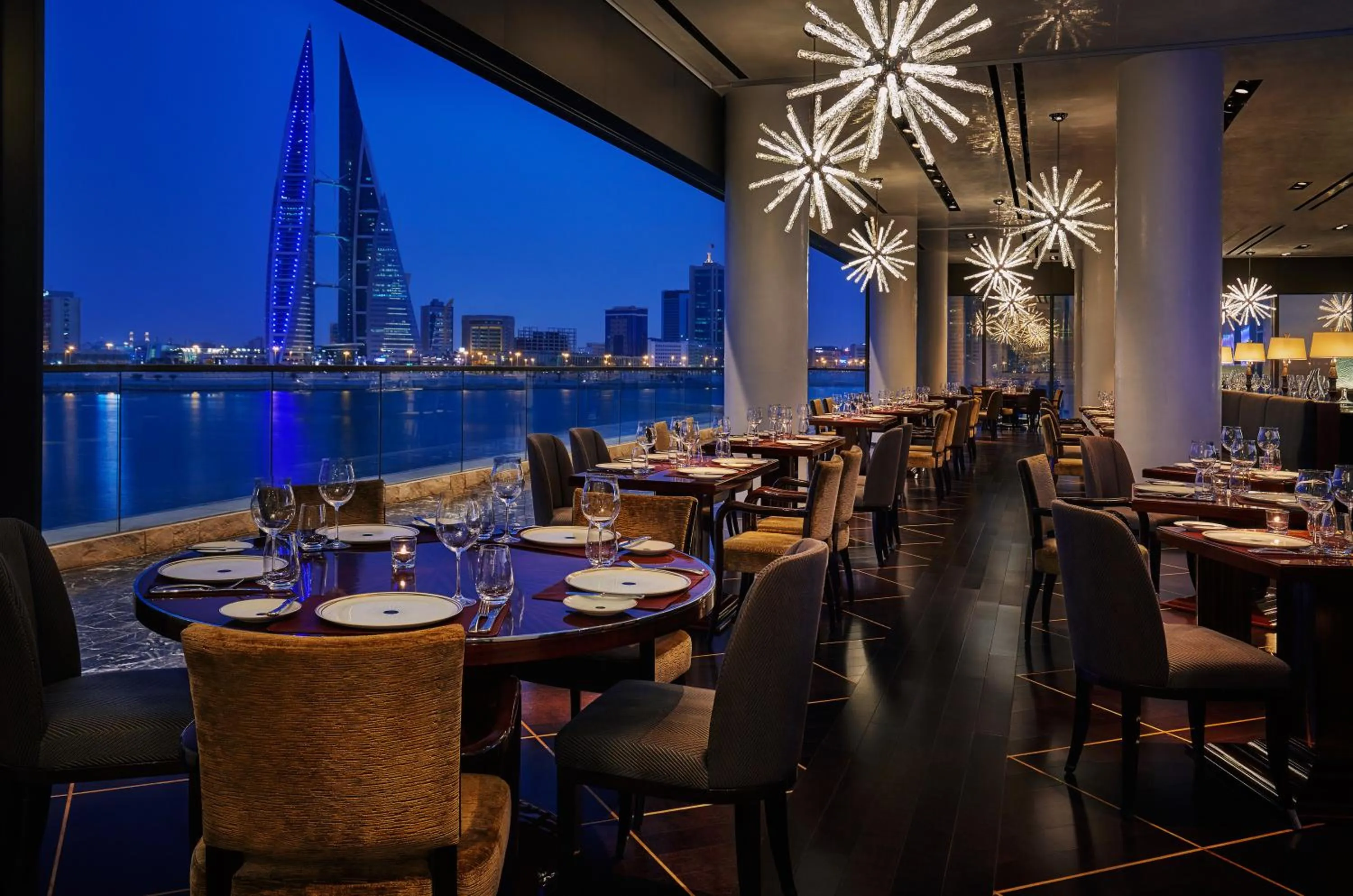 Restaurant/places to eat in Four Seasons Hotel Bahrain Bay