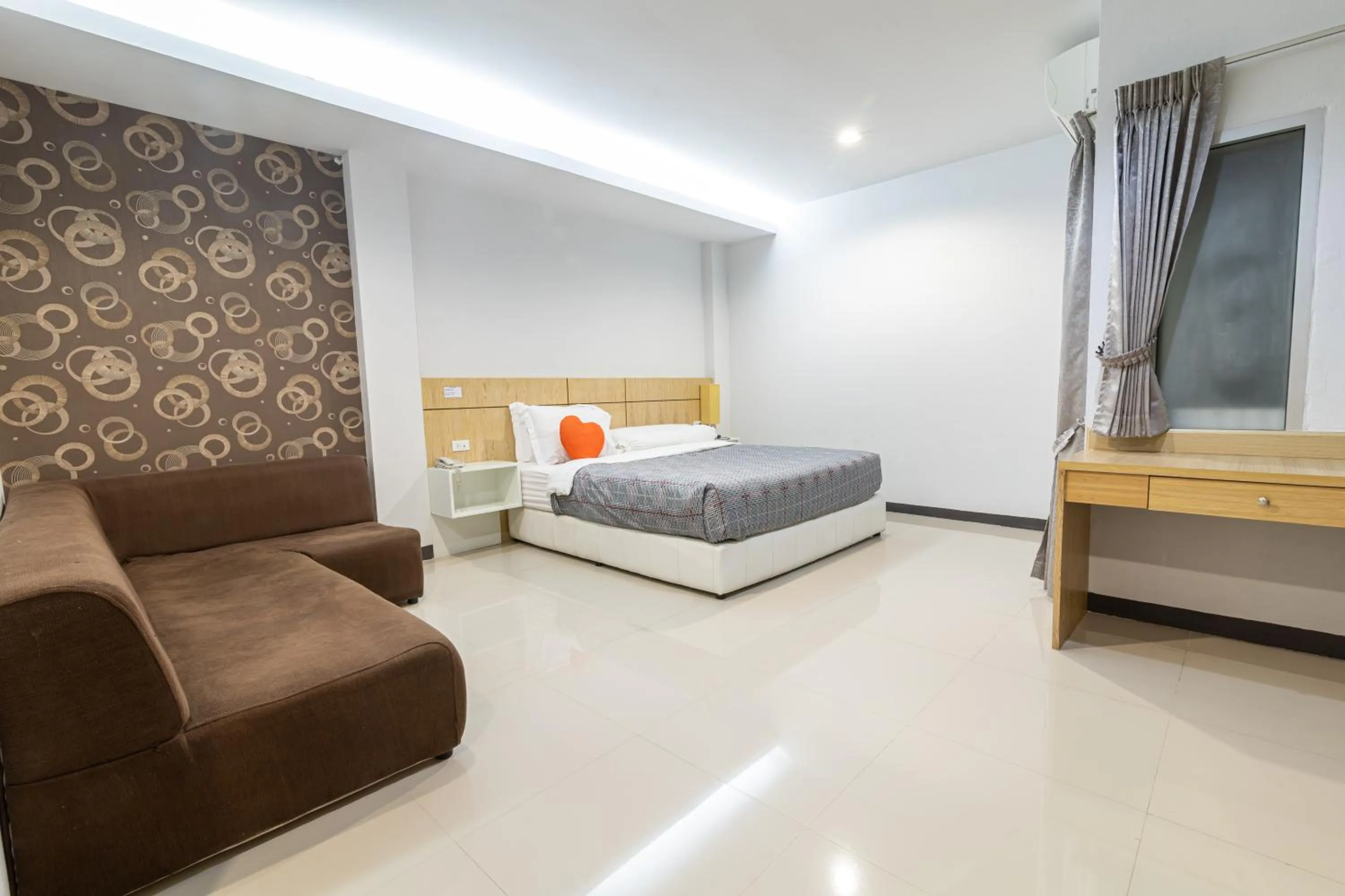 Bed in The Rama Hotel