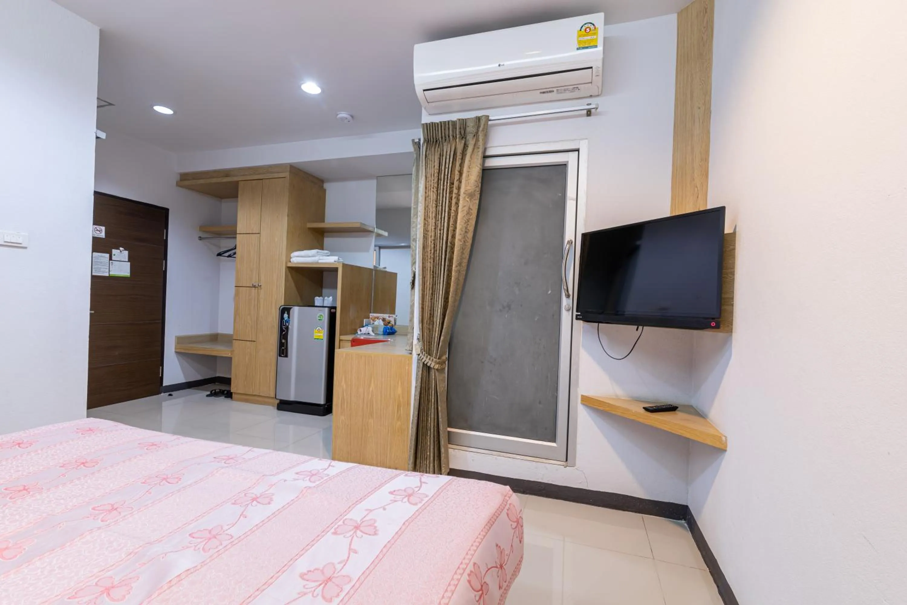 Bed in The Rama Hotel