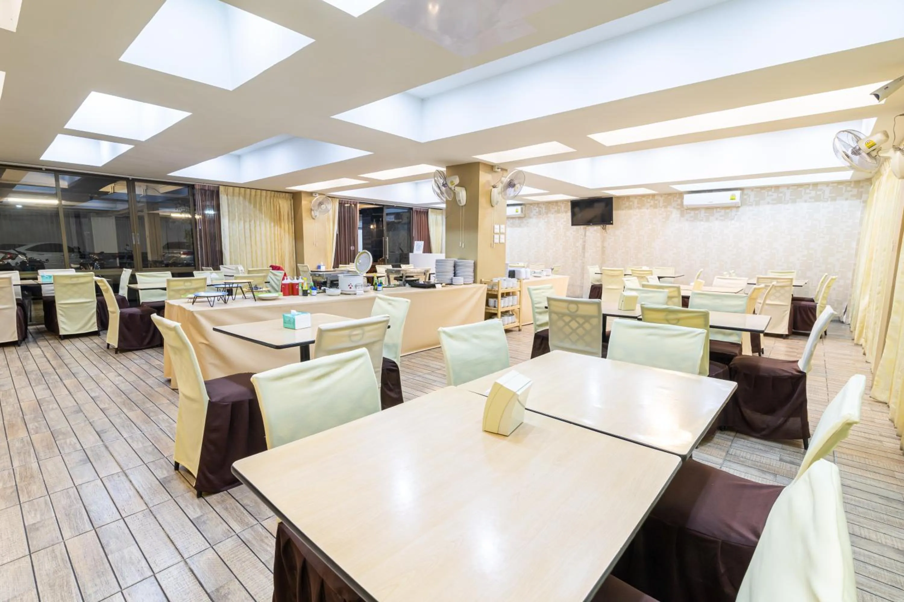 Restaurant/places to eat in The Rama Hotel