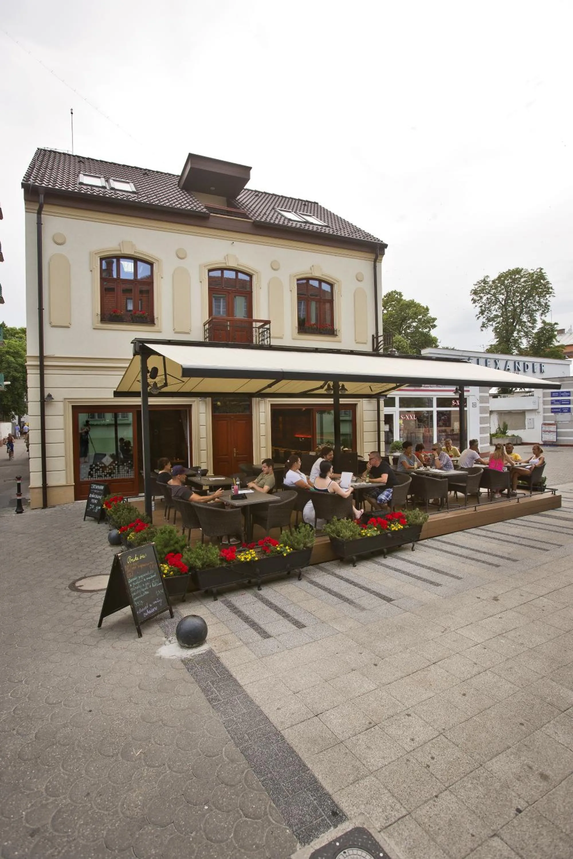 Restaurant/places to eat in Zuckmann Villa