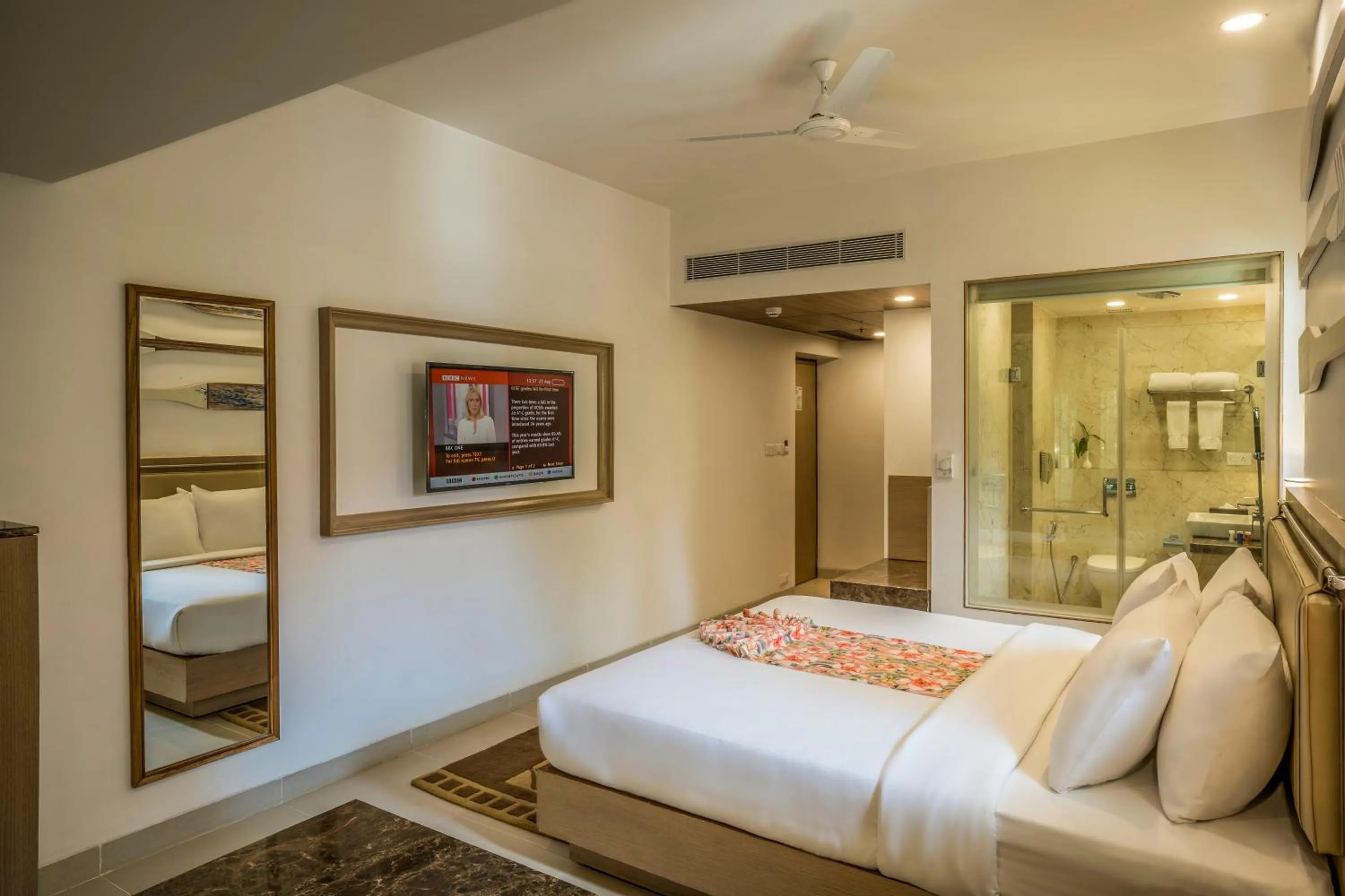 TV and multimedia, Bed in Radisson Goa Candolim