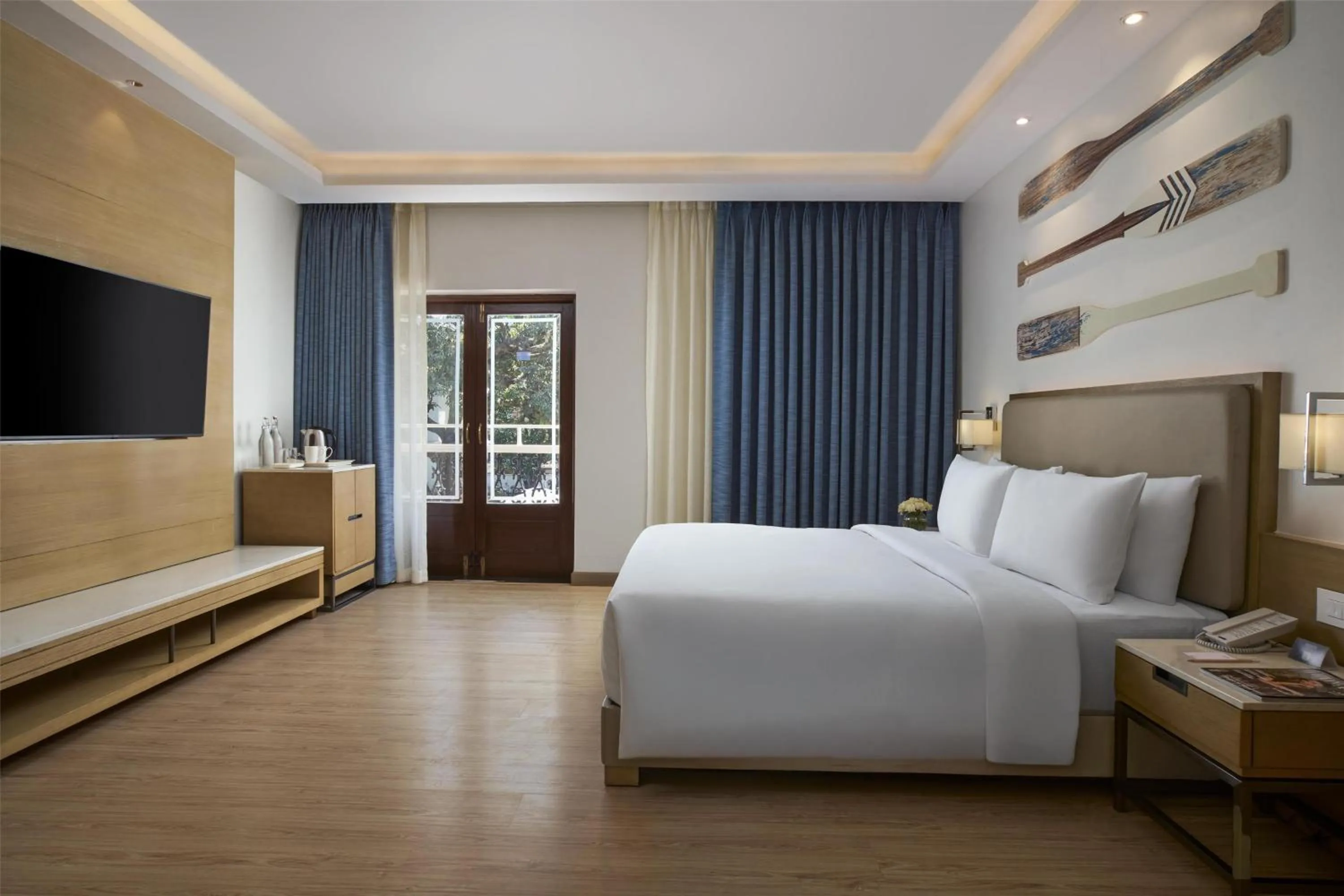 Photo of the whole room, Bed in Radisson Goa Candolim