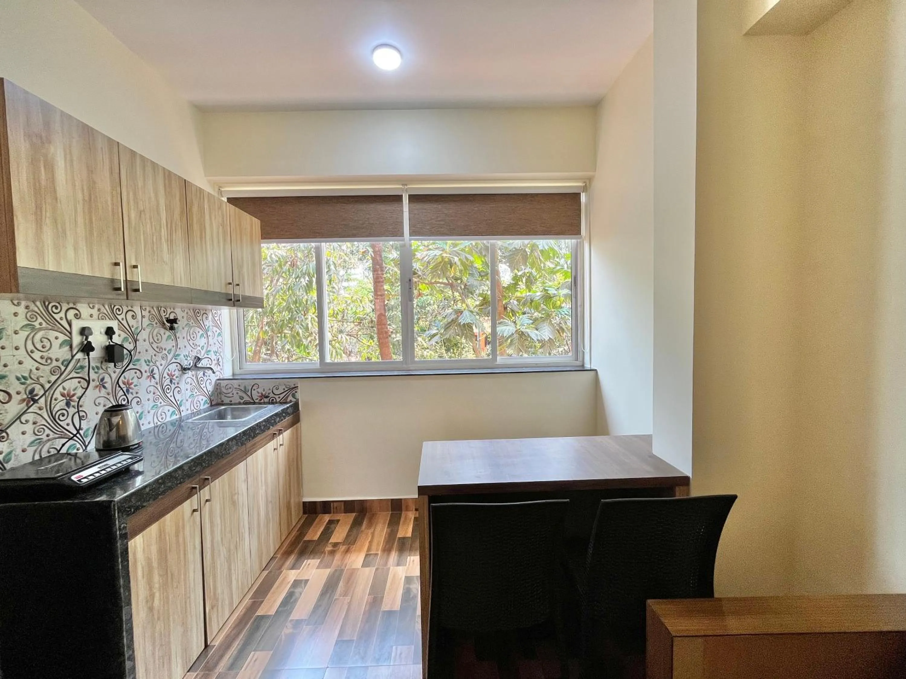 Kitchen or kitchenette in Lykke Suites- 2-min Drive to Colva Beach-By Goan Felicidade Hospitality PVT LTD