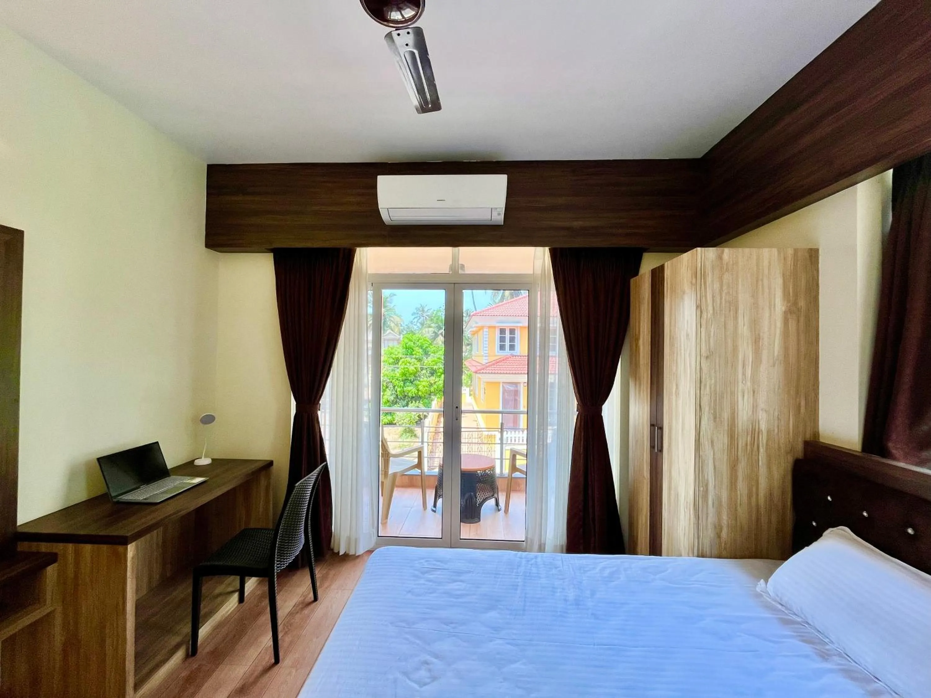 Bed in Lykke Suites- 2-min Drive to Colva Beach-By Goan Felicidade Hospitality PVT LTD