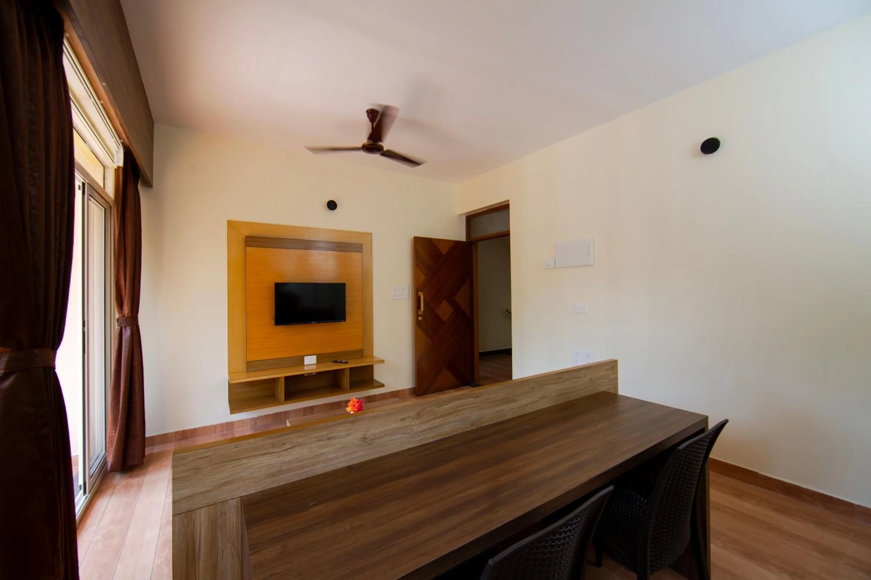 TV and multimedia in Lykke Suites- 2-min Drive to Colva Beach-By Goan Felicidade Hospitality PVT LTD