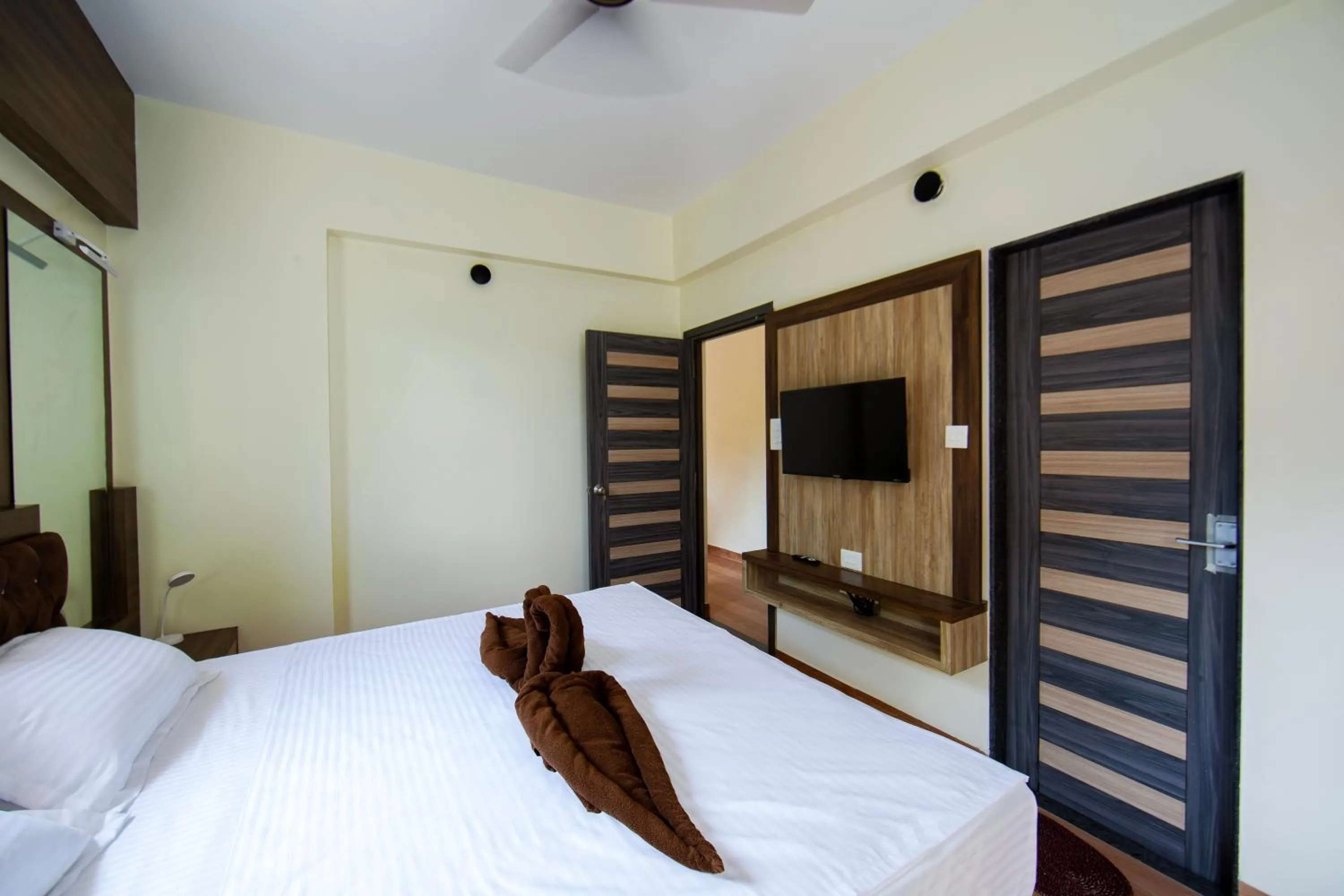Bed in Lykke Suites- 2-min Drive to Colva Beach-By Goan Felicidade Hospitality PVT LTD