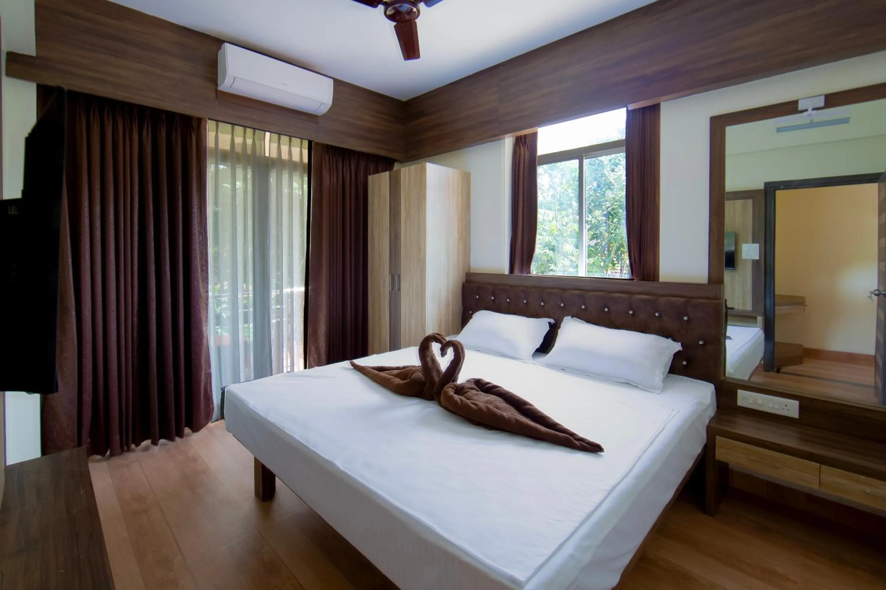 Bed in Lykke Suites- 2-min Drive to Colva Beach-By Goan Felicidade Hospitality PVT LTD