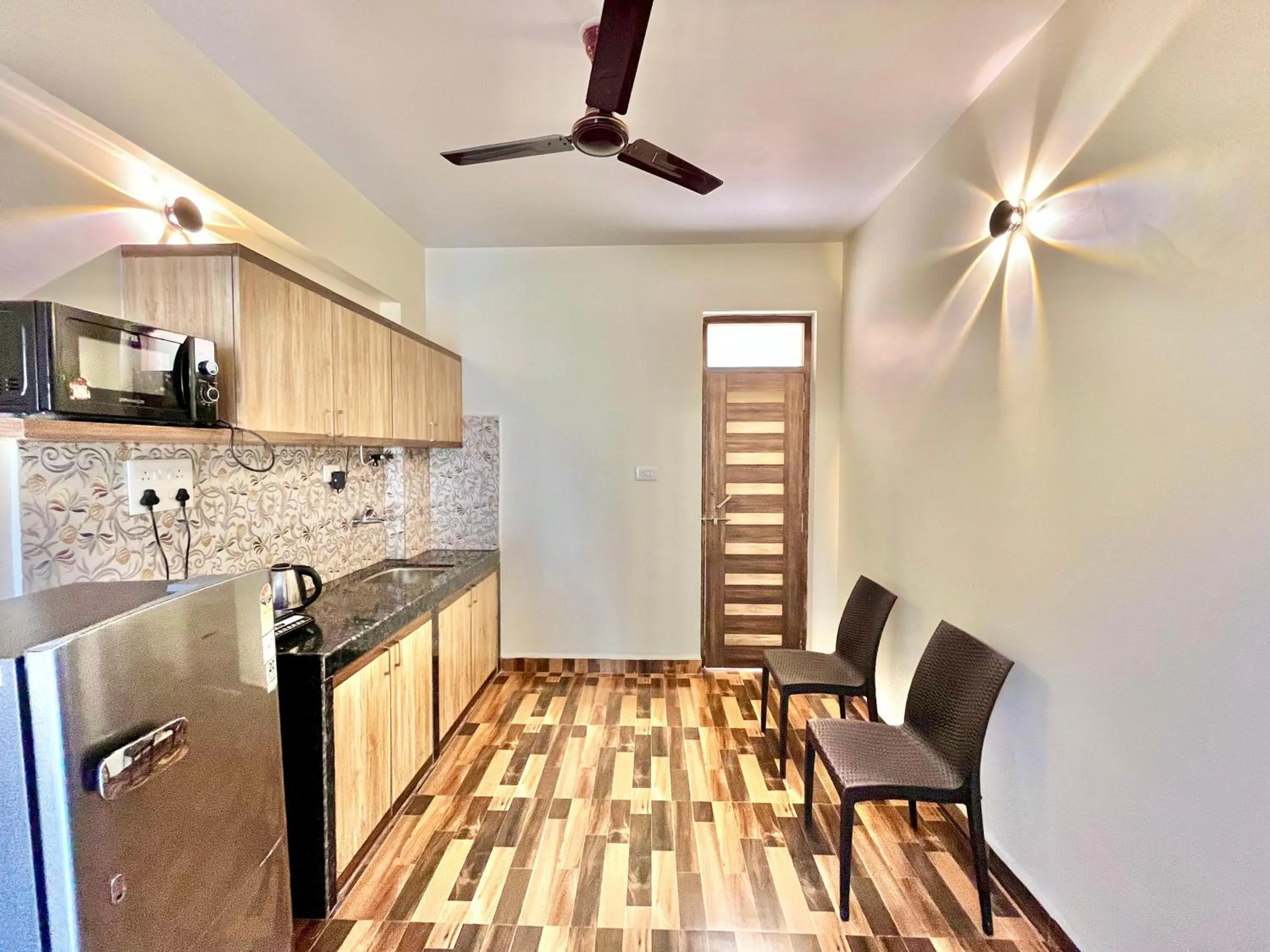 Kitchen or kitchenette in Lykke Suites- 2-min Drive to Colva Beach-By Goan Felicidade Hospitality PVT LTD