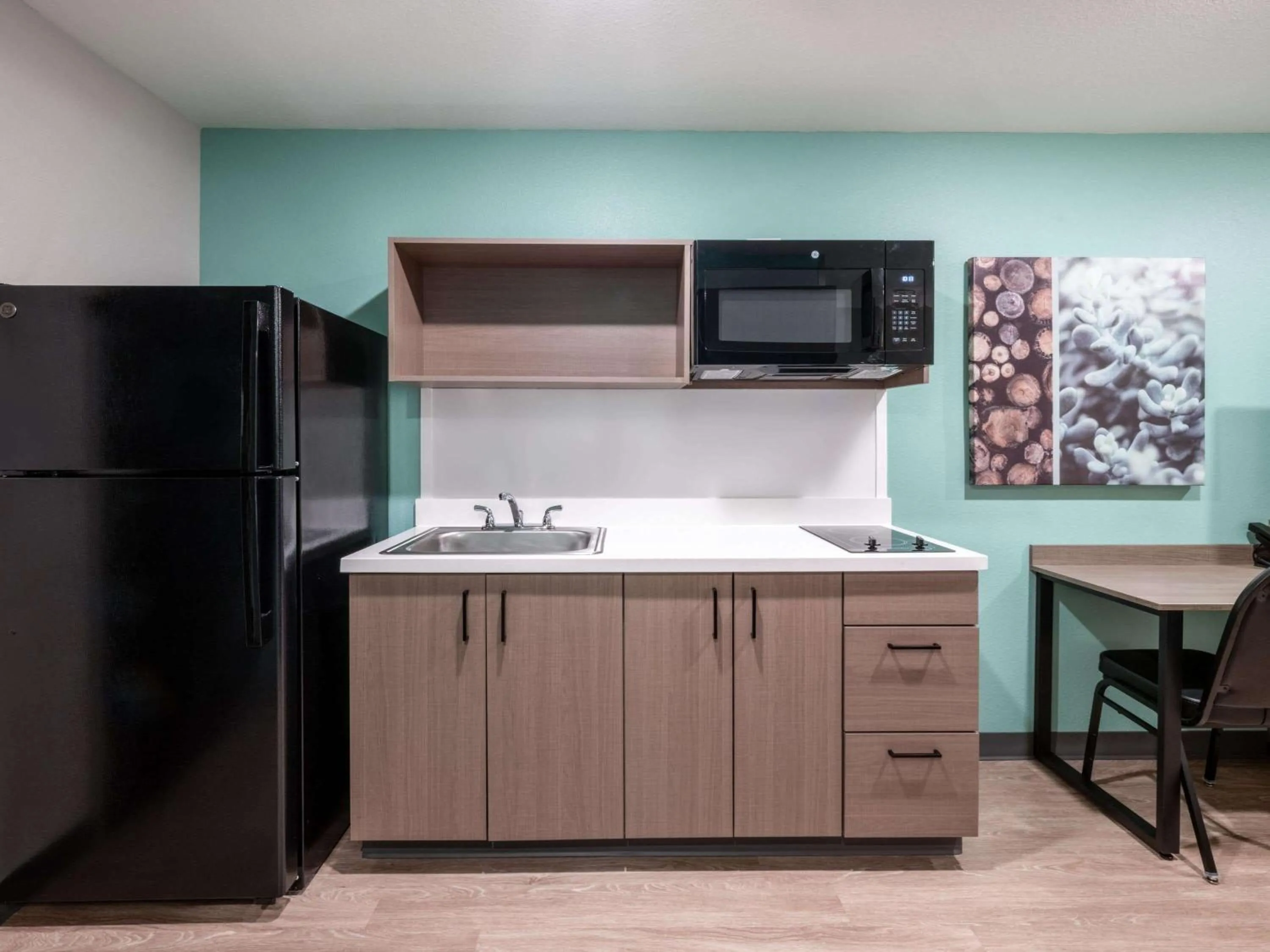 Kitchen or kitchenette in ECHO Suites Extended Stay by Wyndham Madison