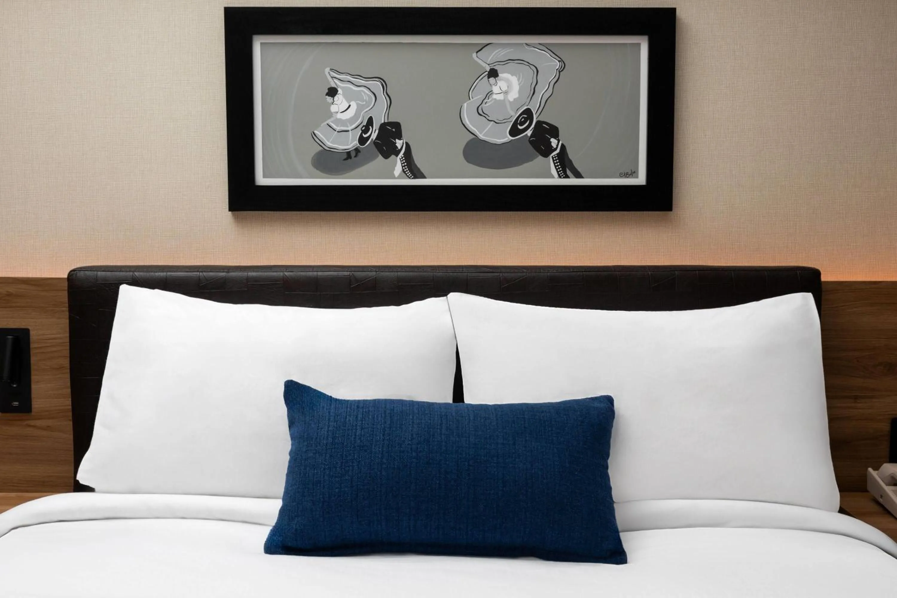 Photo of the whole room, Bed in TRYP By Wyndham Ciudad Guzmán UTTSA