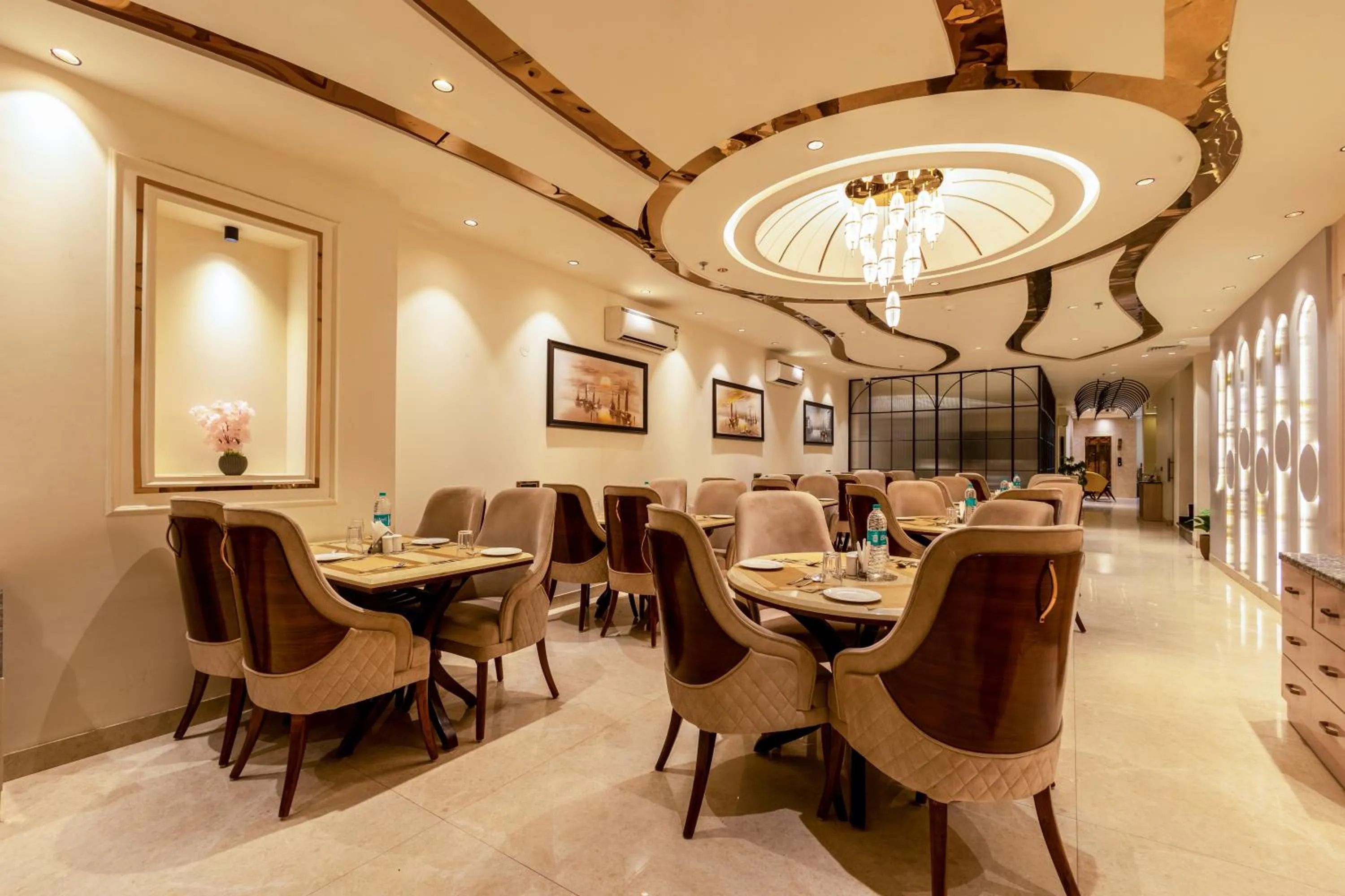 Restaurant/places to eat in Dahabi Venue Premium- 9 min fr Delhi Airport