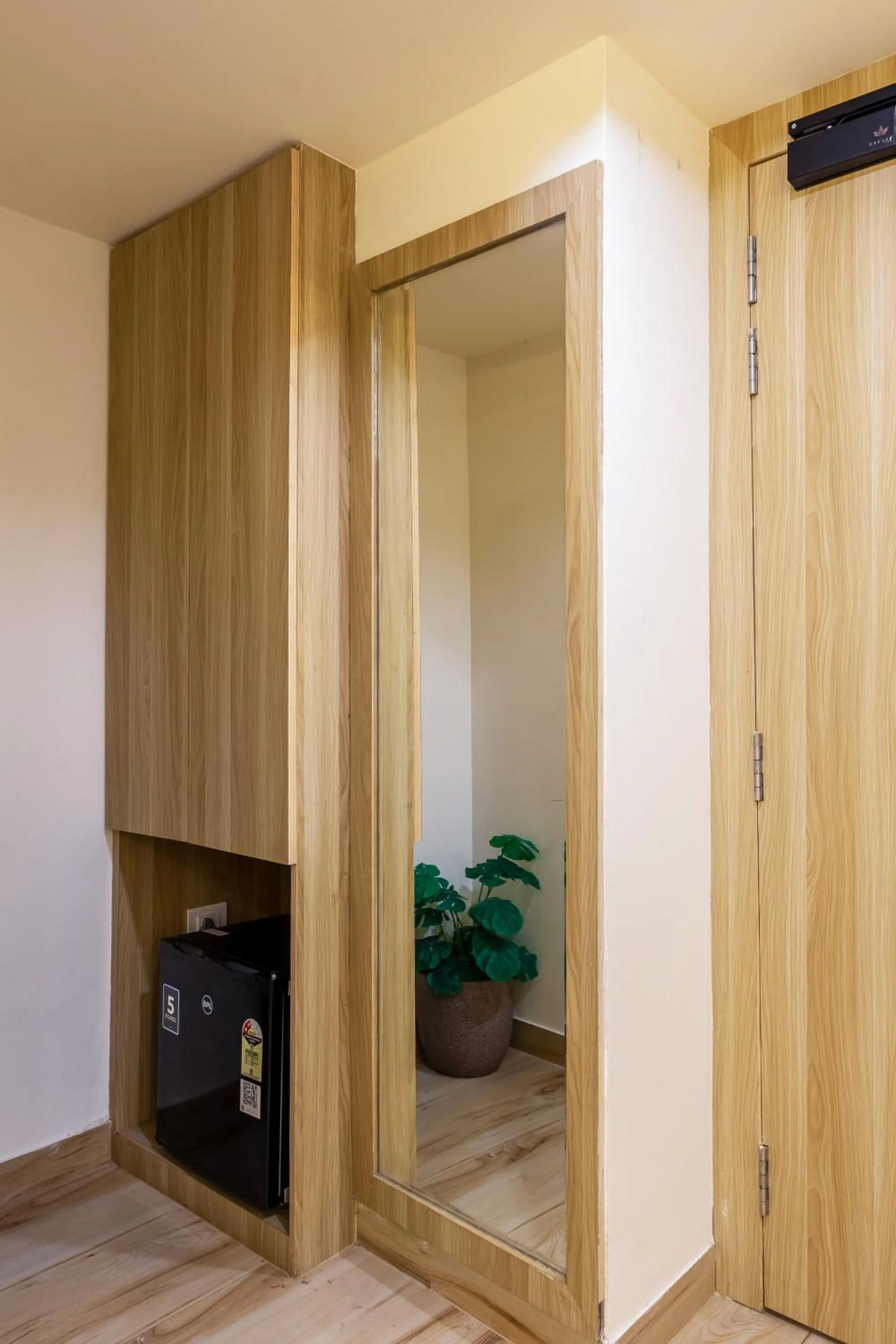 wardrobe in Dahabi Venue Premium- 9 min fr Delhi Airport