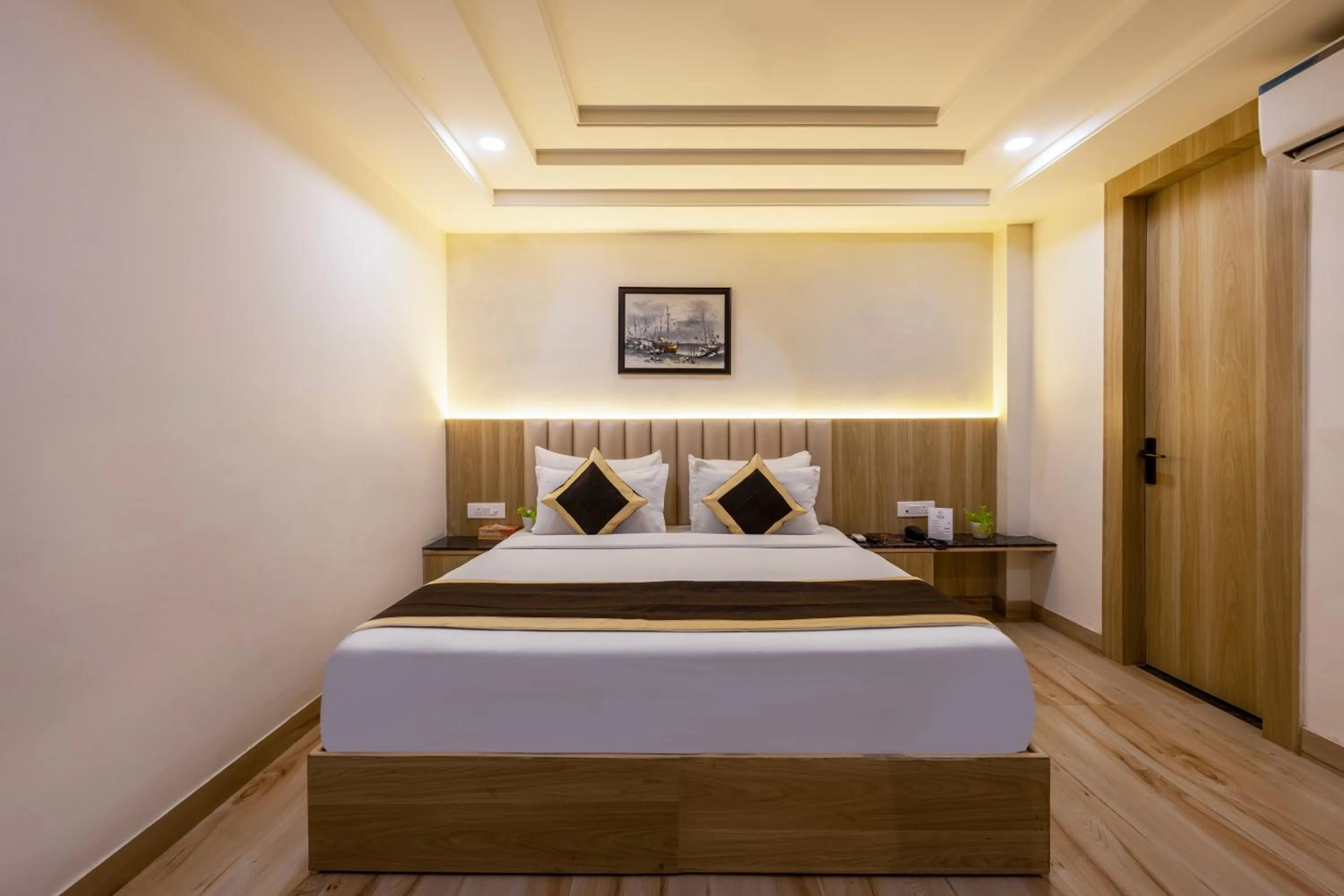 Bed in Dahabi Venue Premium- 9 min fr Delhi Airport