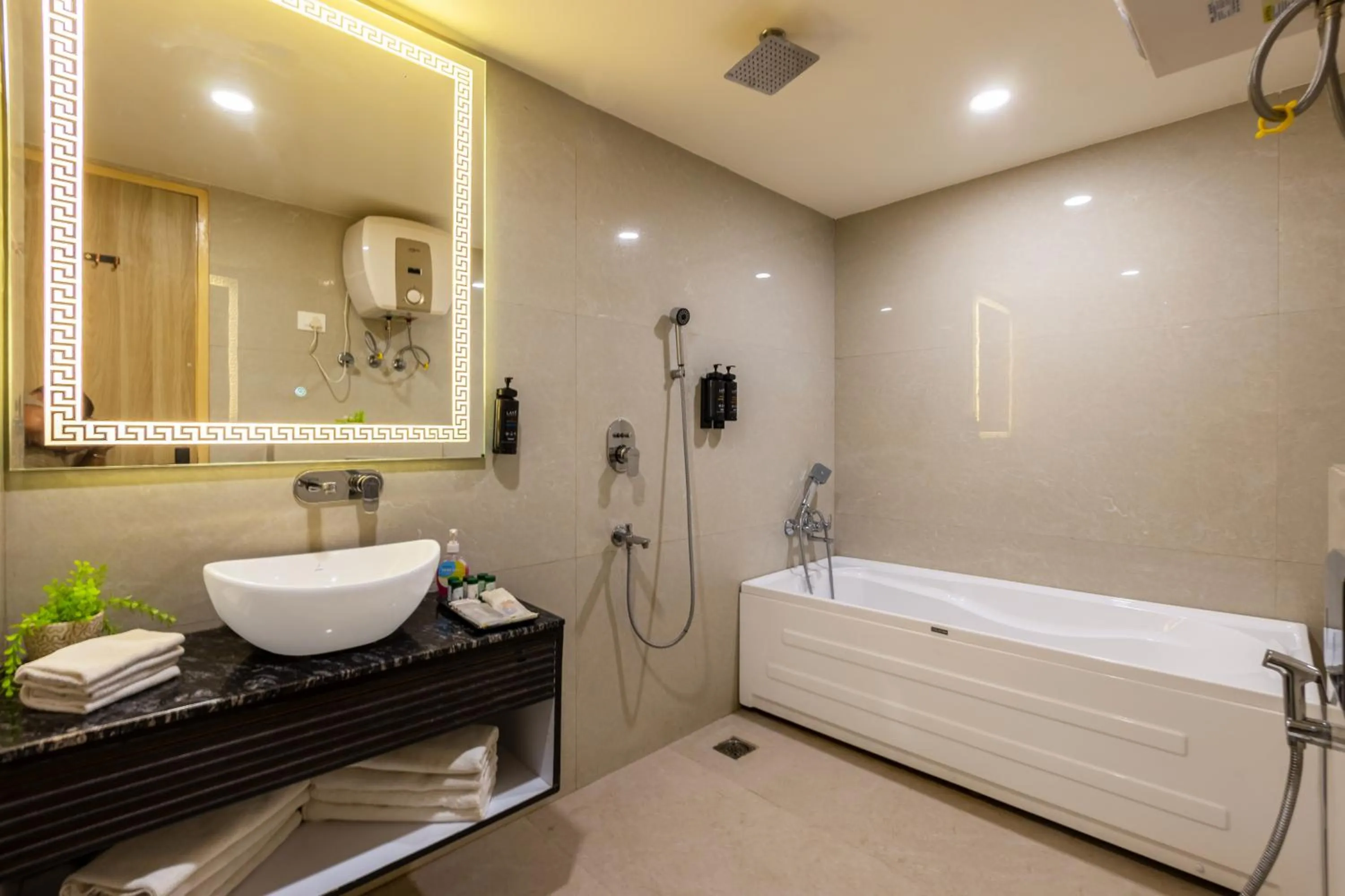 Shower in Dahabi Venue Premium- 9 min fr Delhi Airport