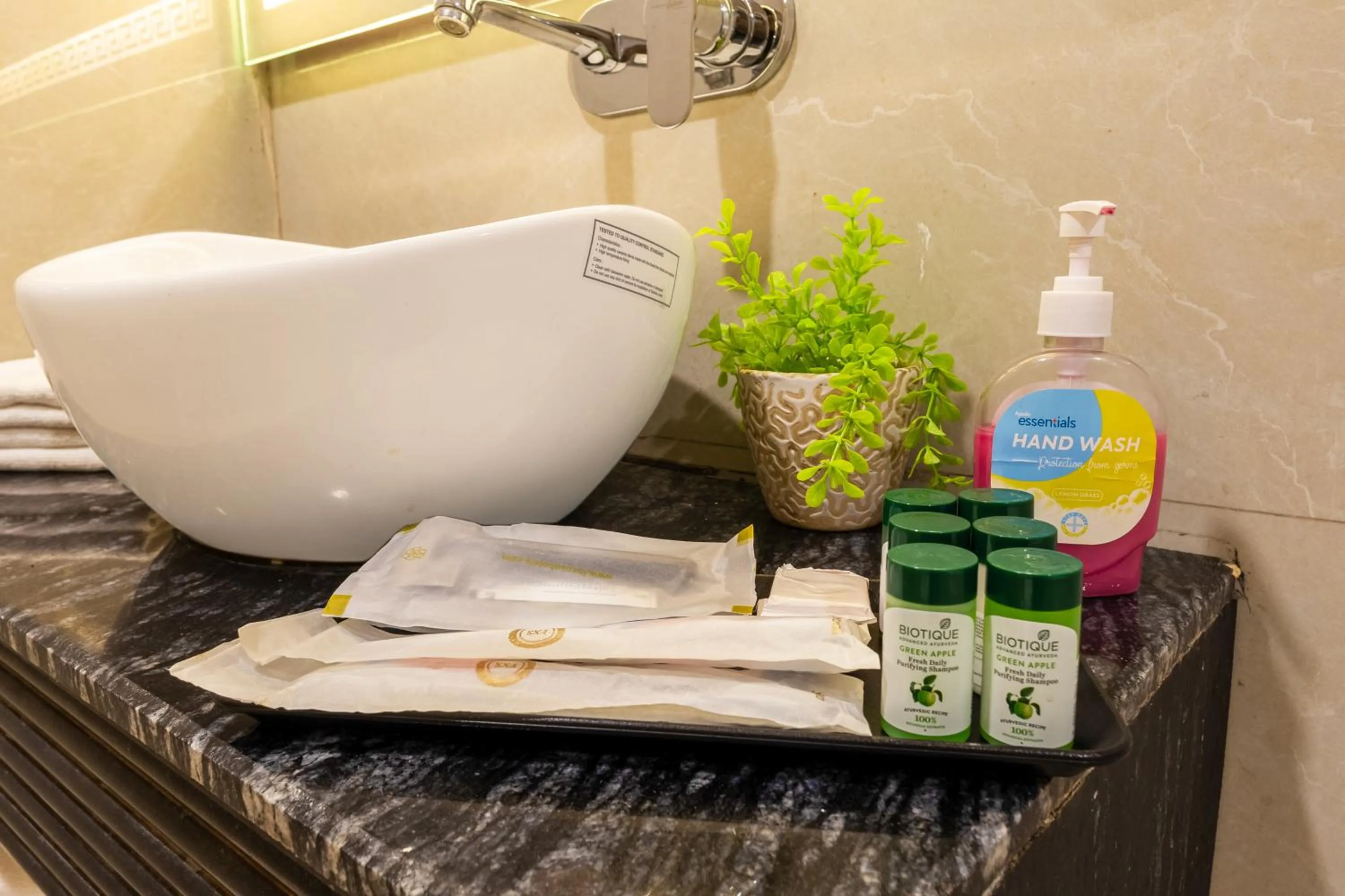 Bathroom in Dahabi Venue Premium- 9 min fr Delhi Airport