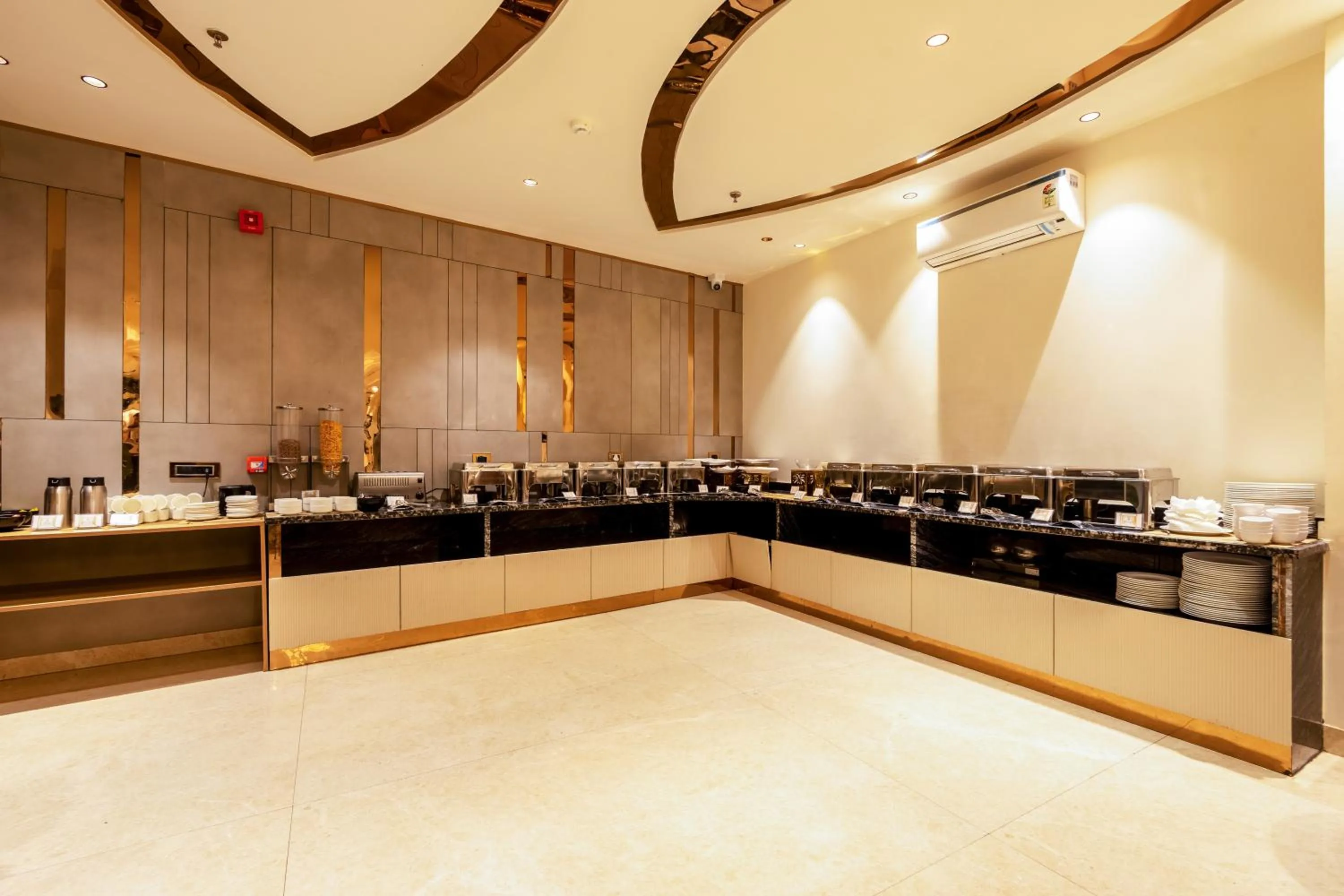 Food and drinks in Dahabi Venue Premium- 9 min fr Delhi Airport