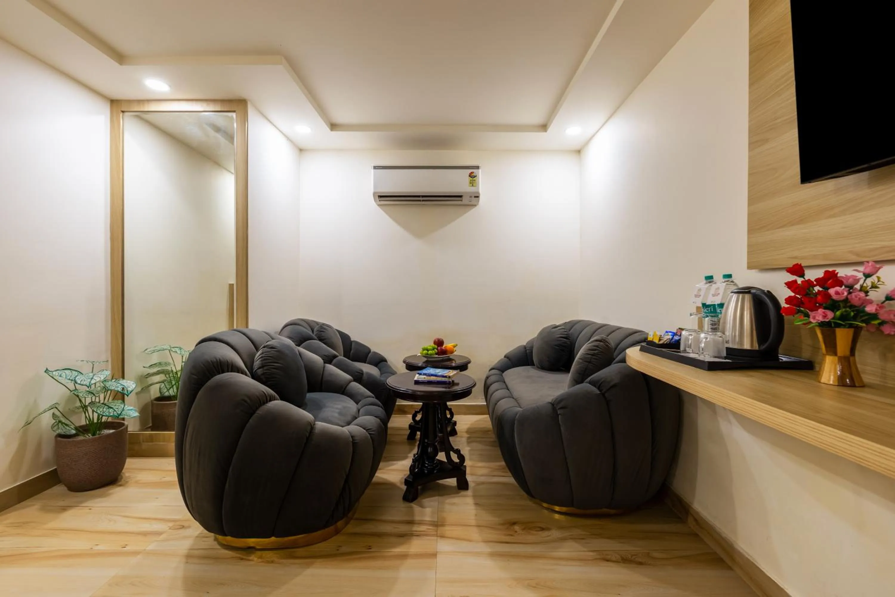 TV and multimedia in Dahabi Venue Premium- 9 min fr Delhi Airport