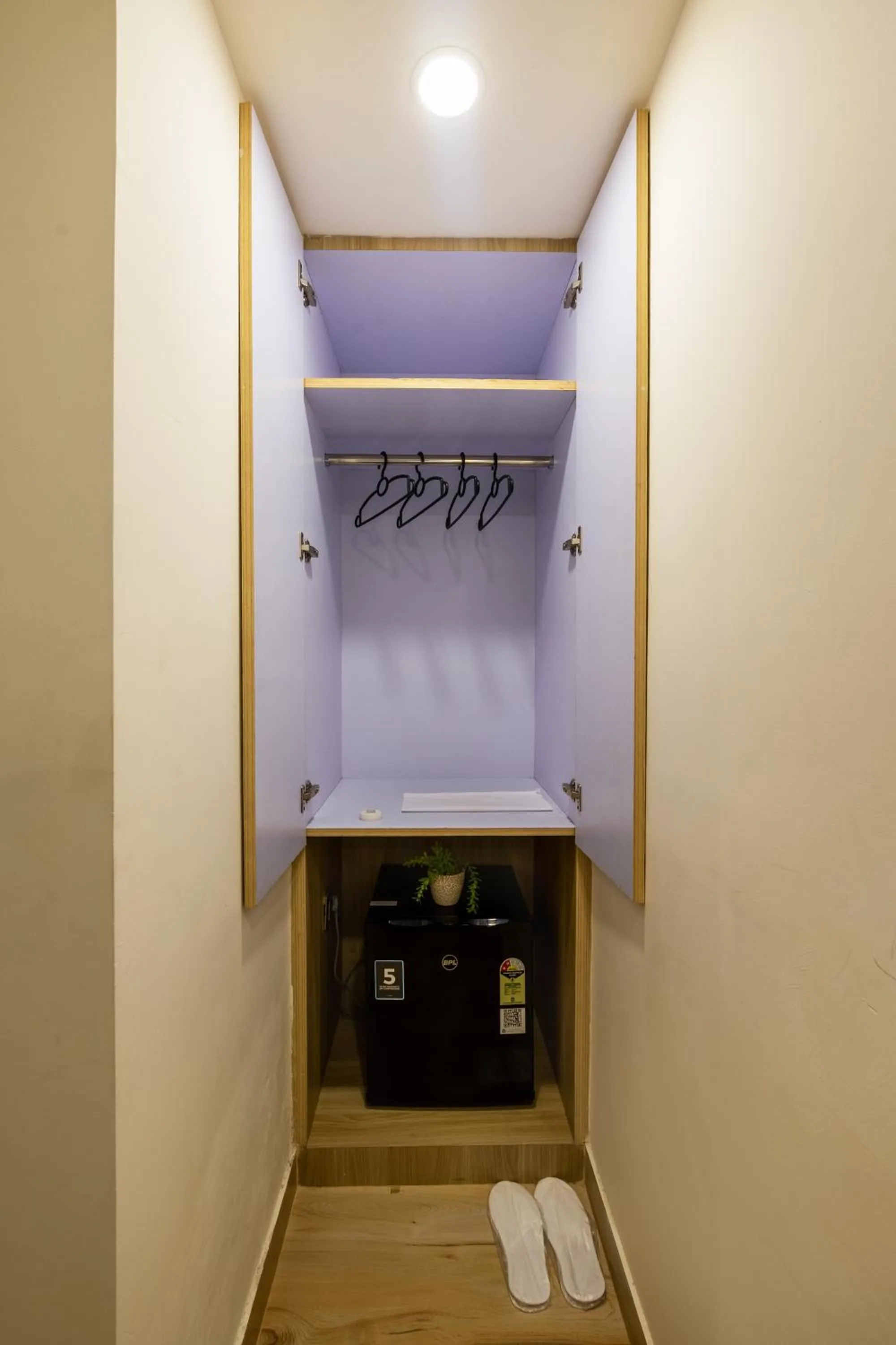 wardrobe in Dahabi Venue Premium- 9 min fr Delhi Airport