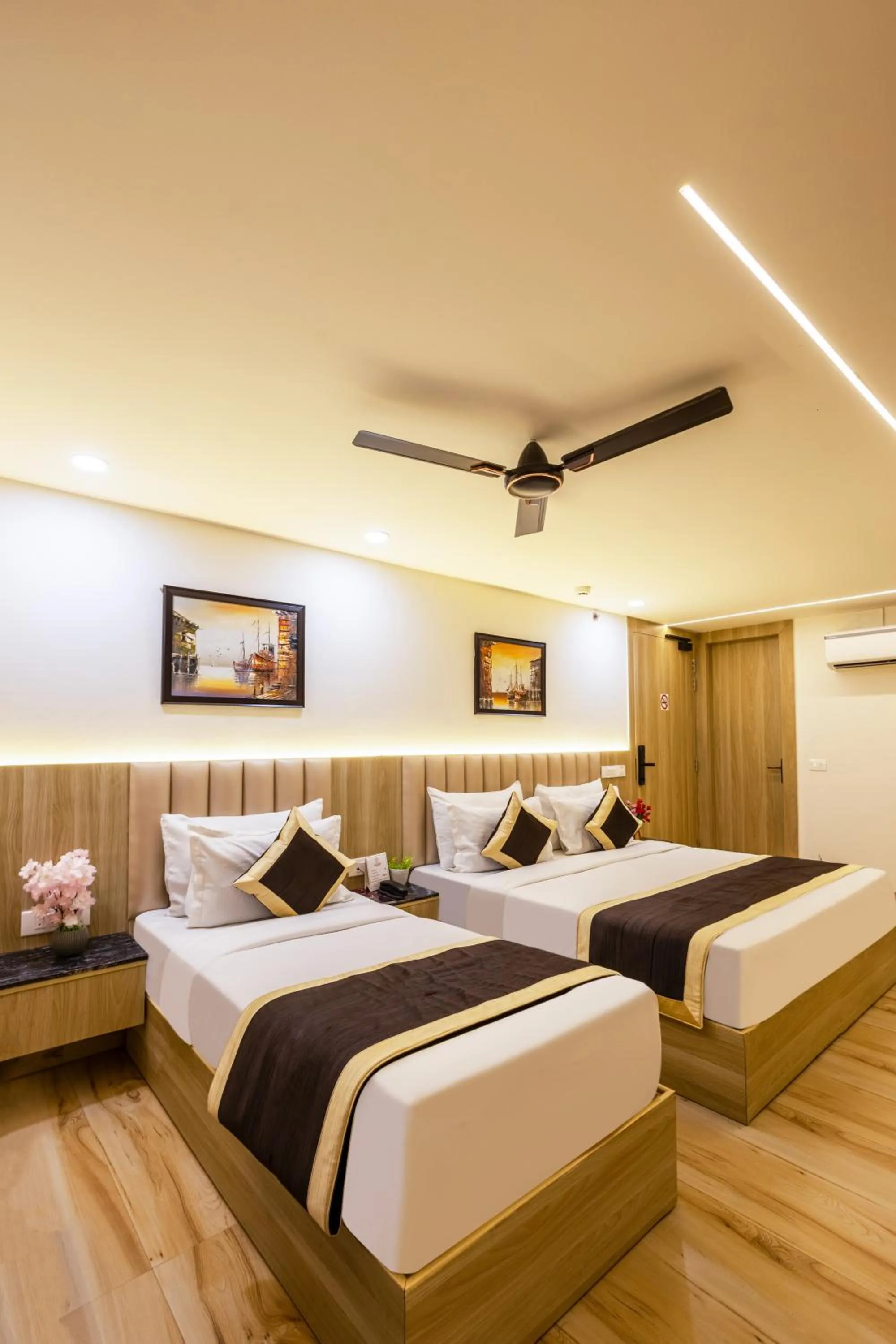 Bed in Dahabi Venue Premium- 9 min fr Delhi Airport