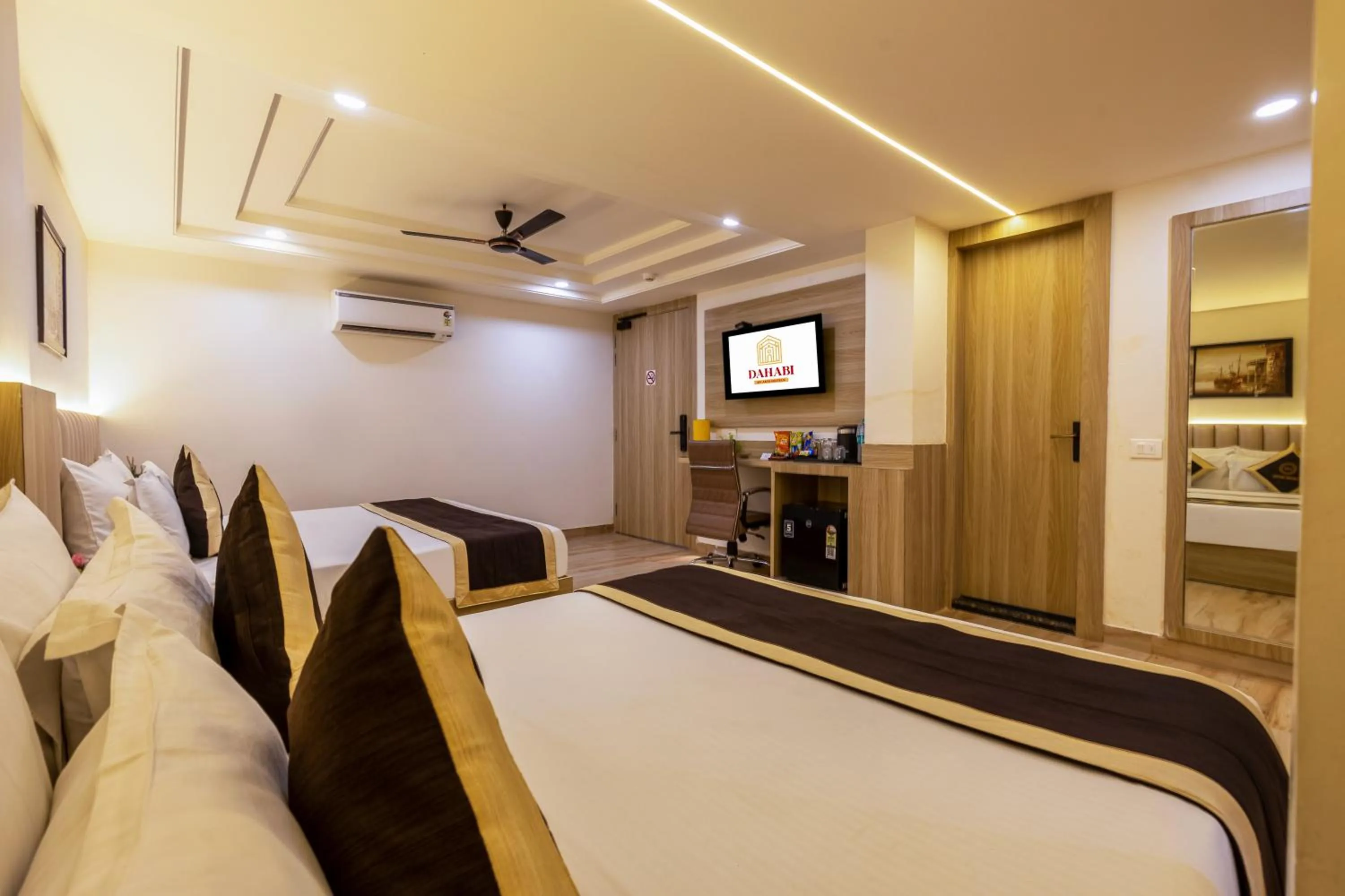 Bed in Dahabi Venue Premium- 9 min fr Delhi Airport