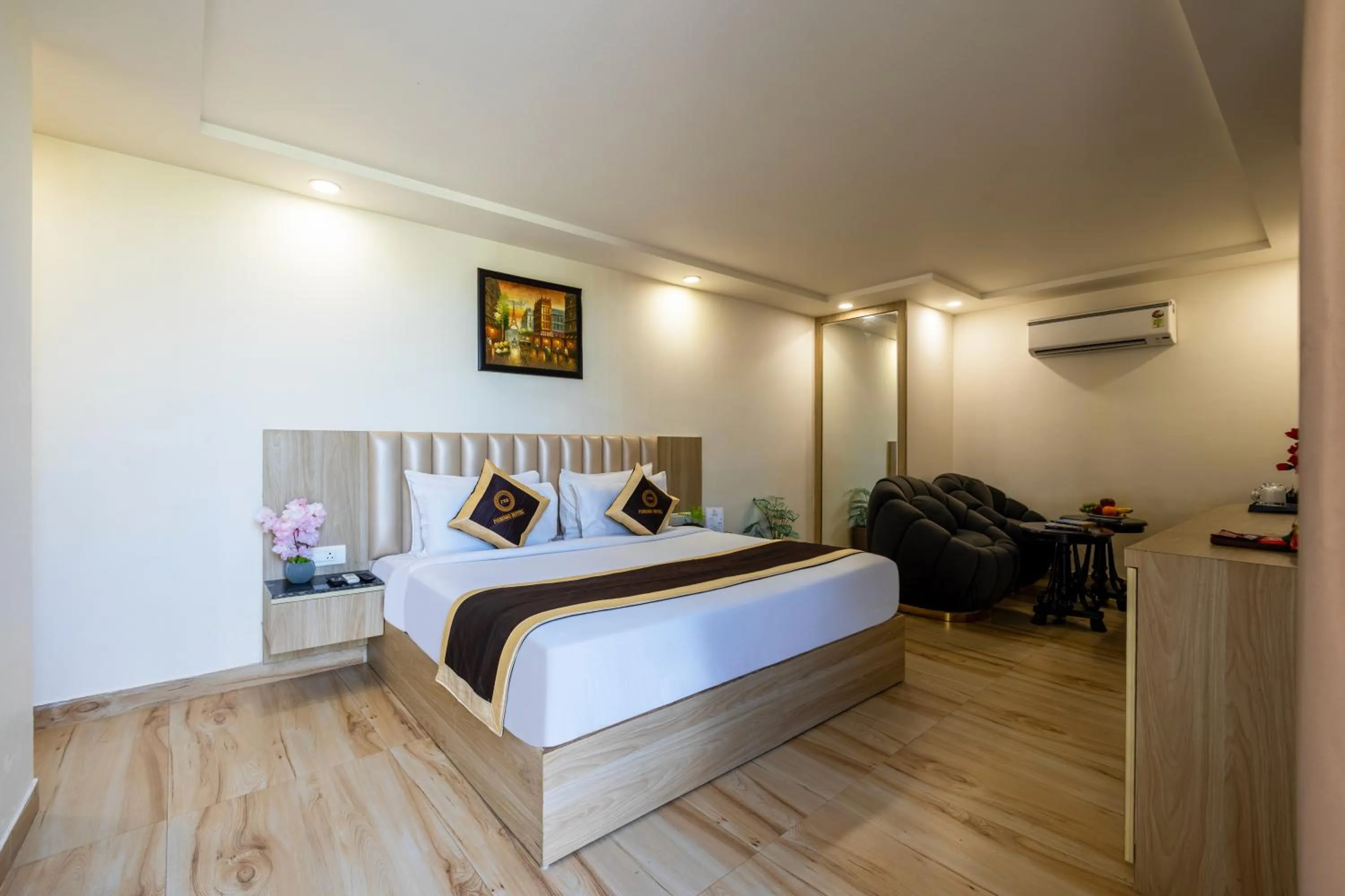 Bed in Dahabi Venue Premium- 9 min fr Delhi Airport