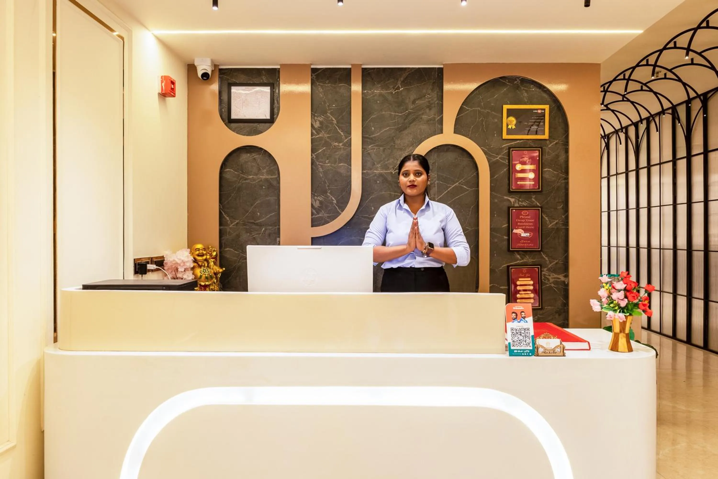 Staff in Dahabi Venue Premium- 9 min fr Delhi Airport