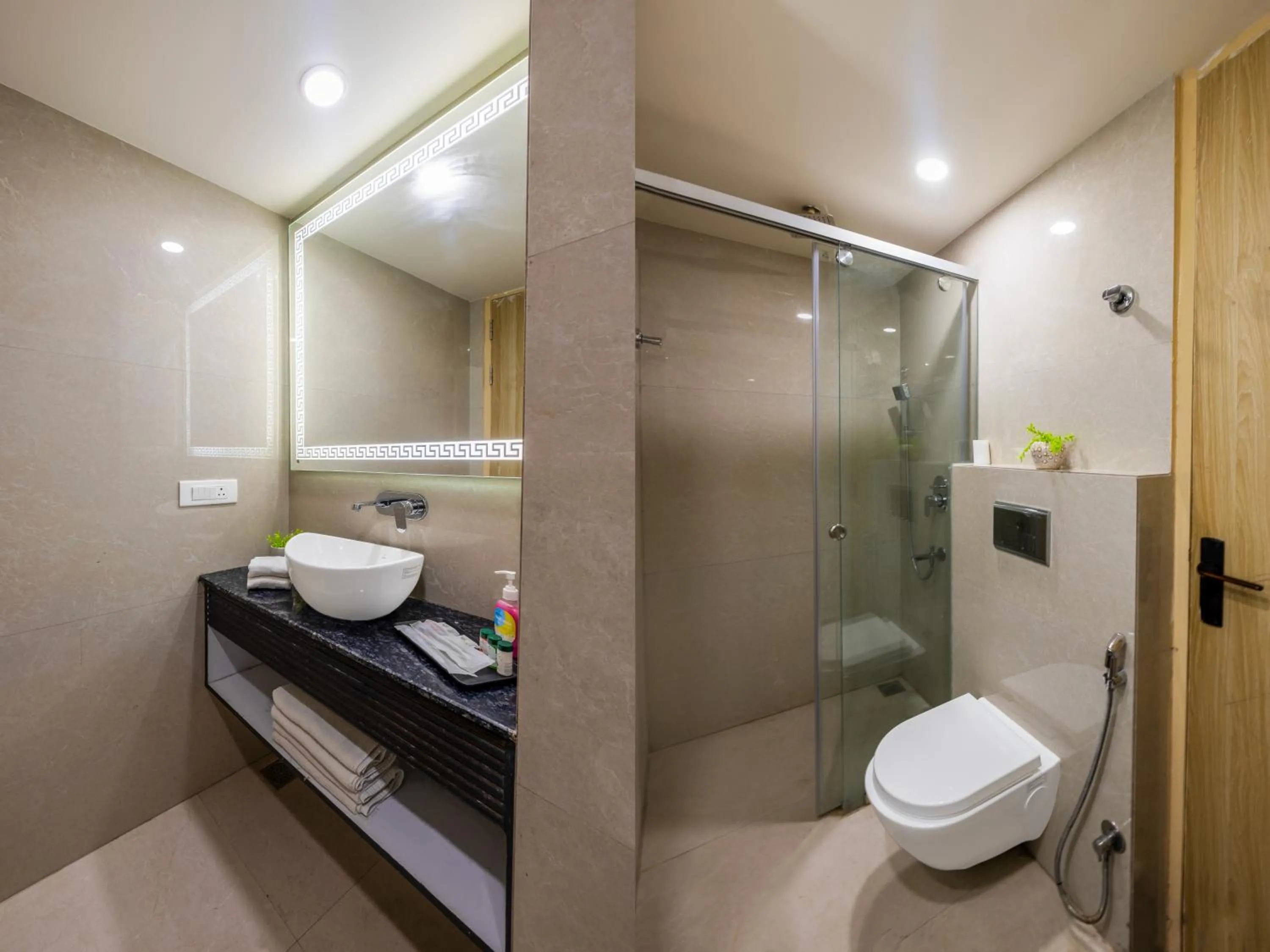 Shower in Dahabi Venue Premium- 9 min fr Delhi Airport