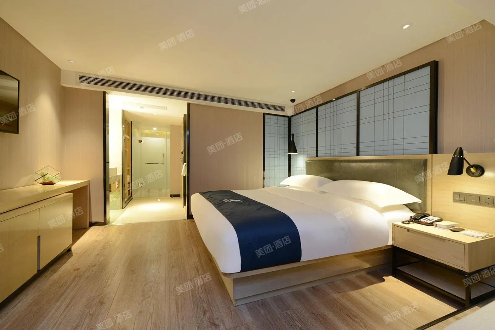 Photo of the whole room, Bed in Echarm Hotel Guiyang Xiaohe Huanghe Road Branch