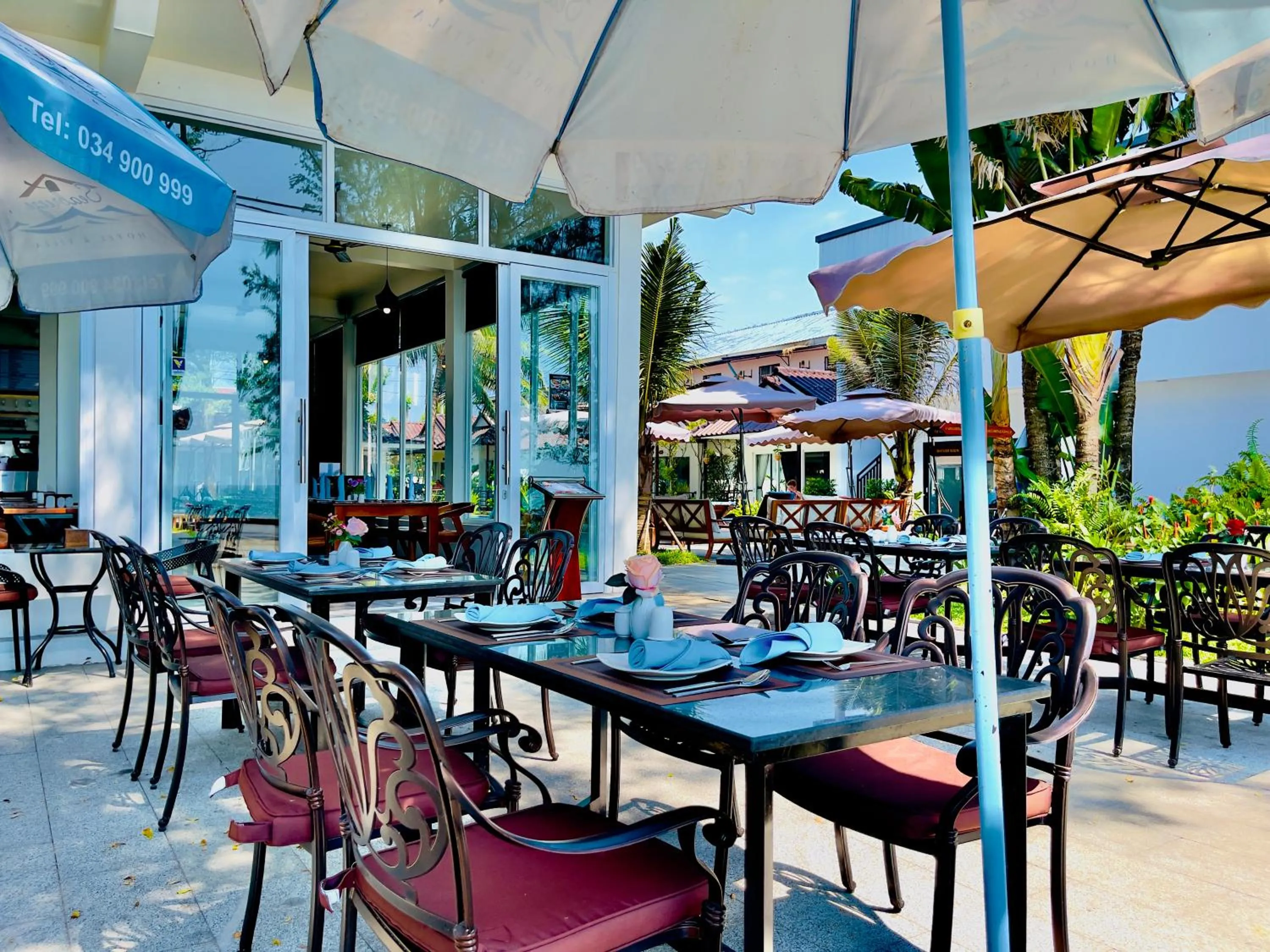 Restaurant/places to eat in Sea Breeze Resort