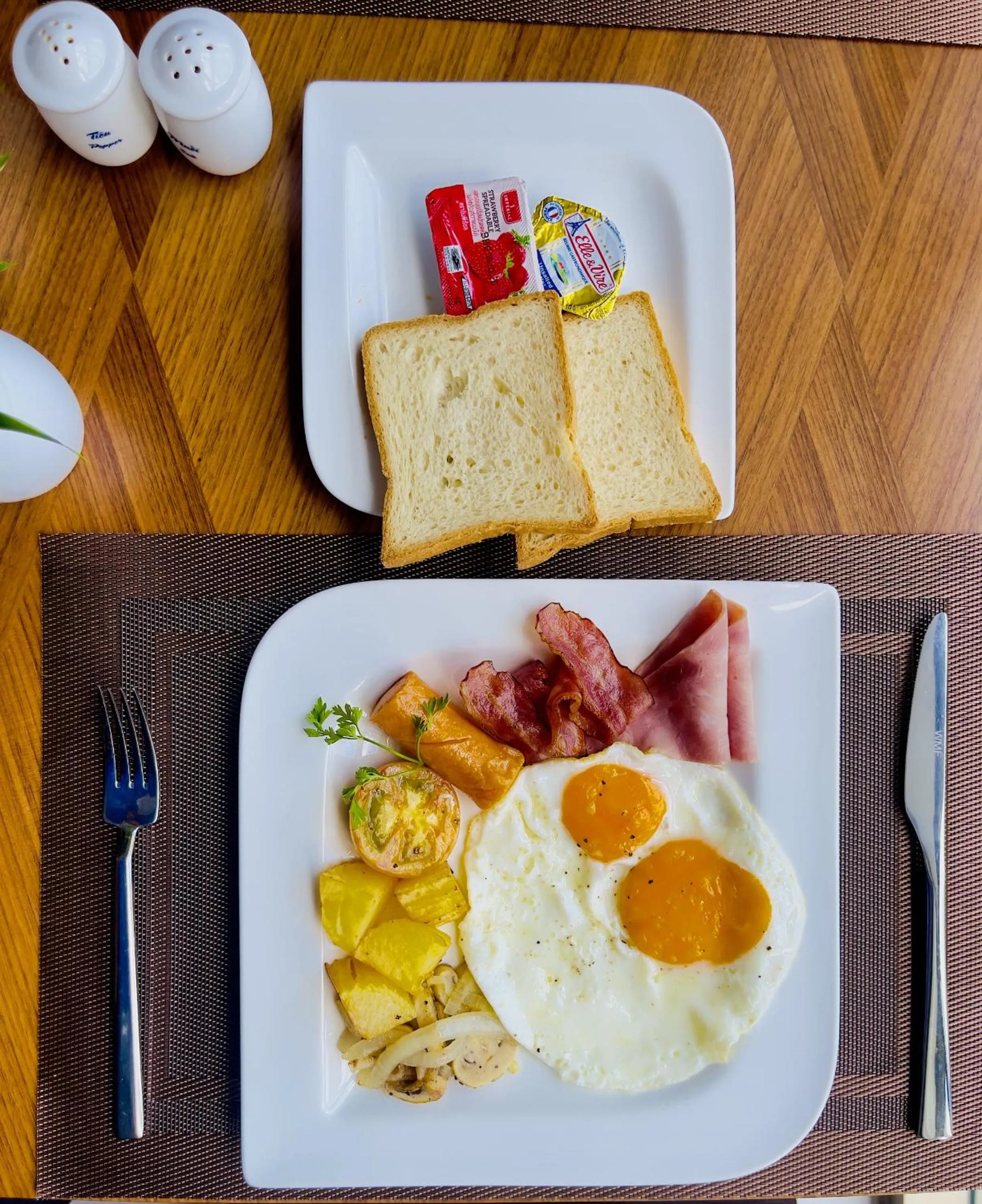 Food in Sea Breeze Resort