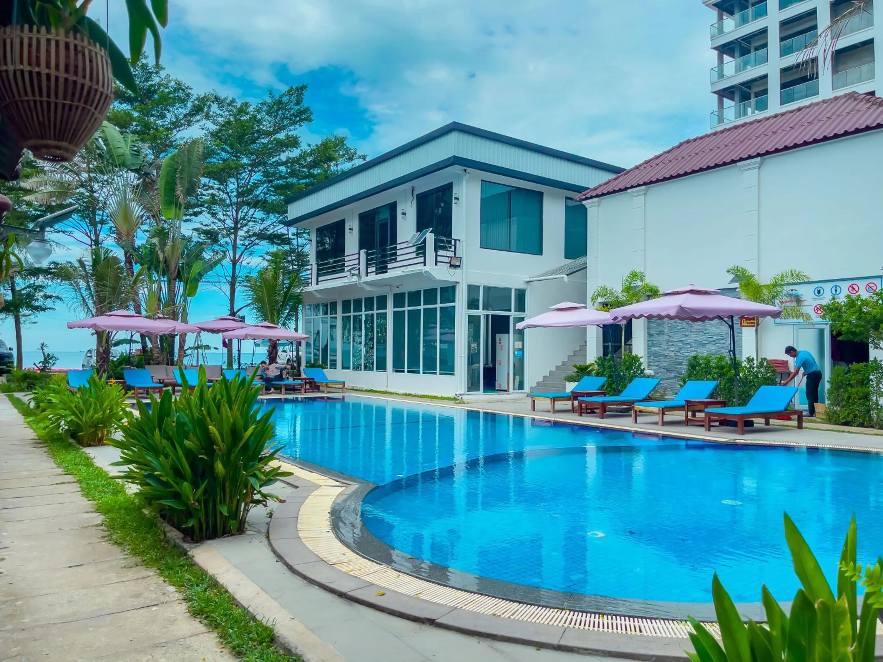 Swimming pool in Sea Breeze Resort