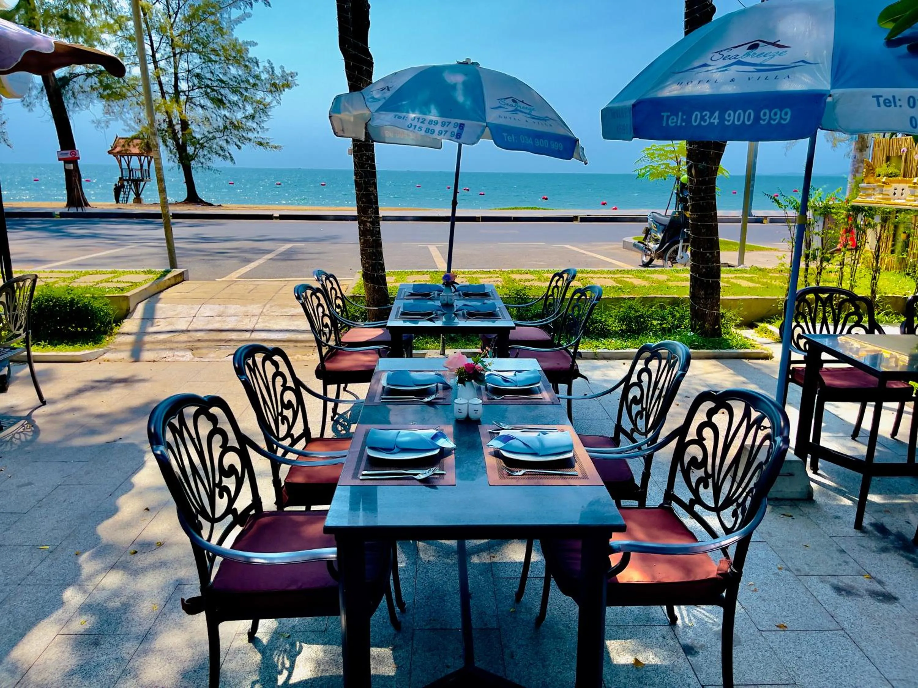 Restaurant/places to eat in Sea Breeze Resort