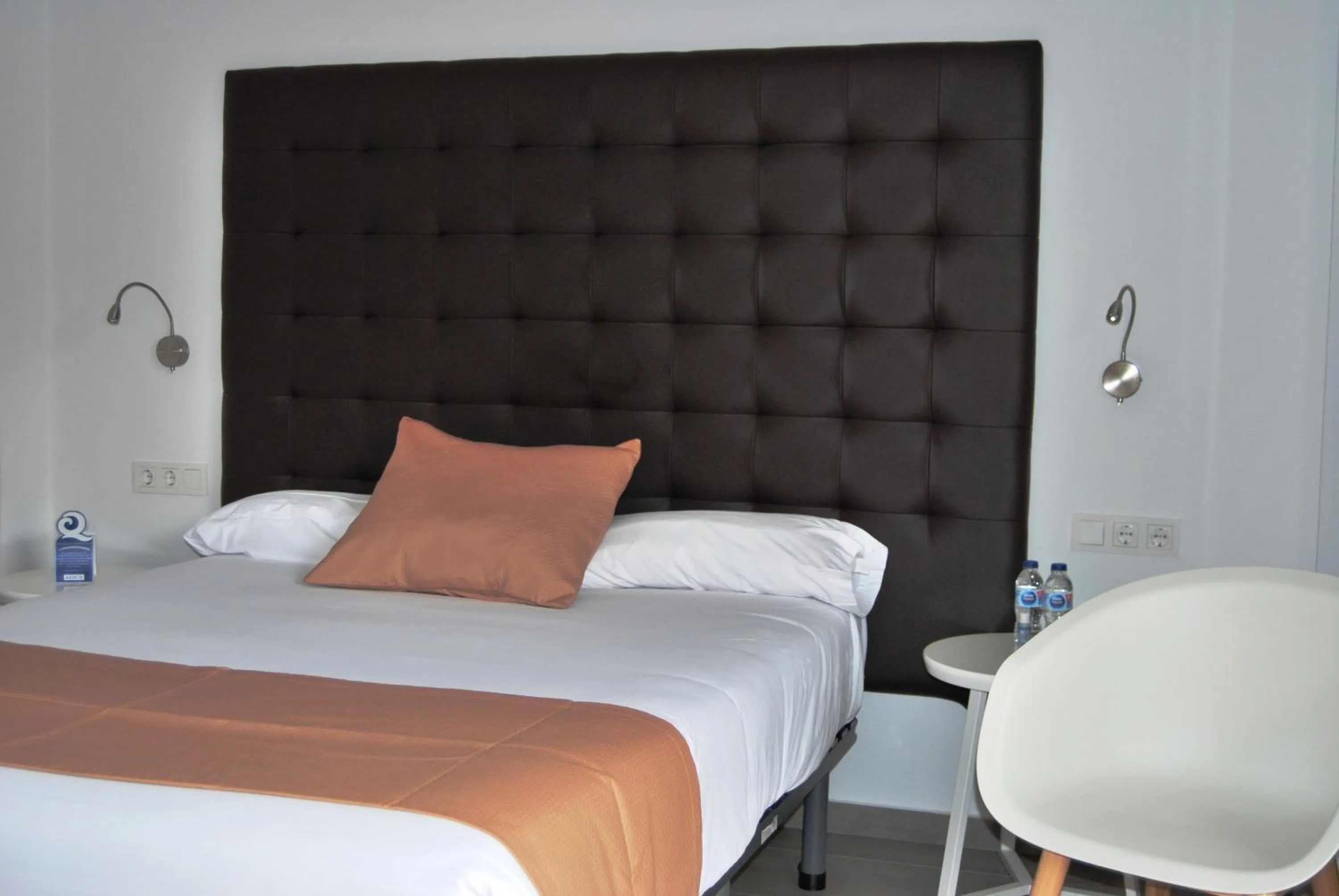 Bed in Estudiotel Alicante