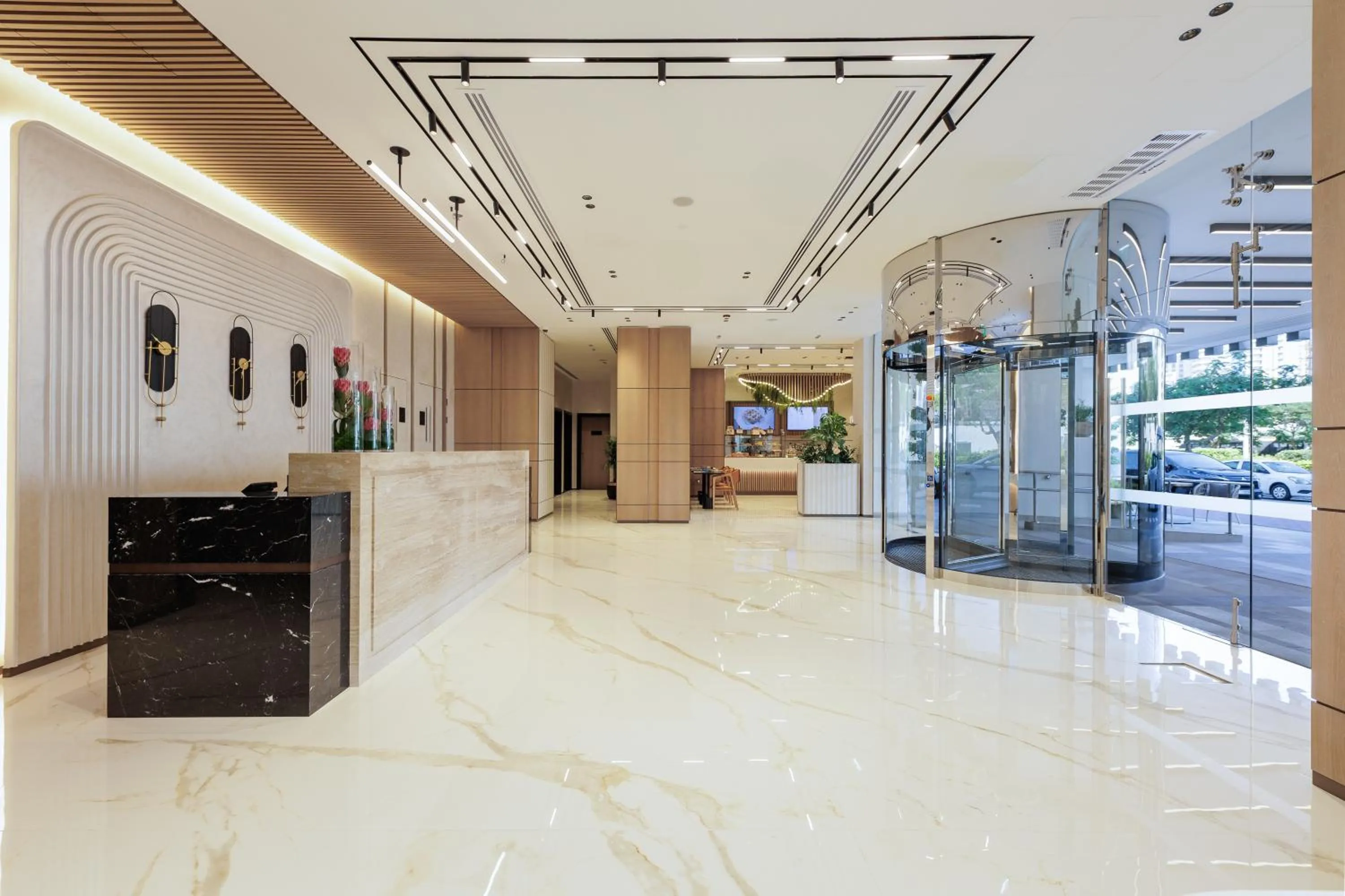 Lobby or reception in Holiday Inn Dubai Village Circle by IHG
