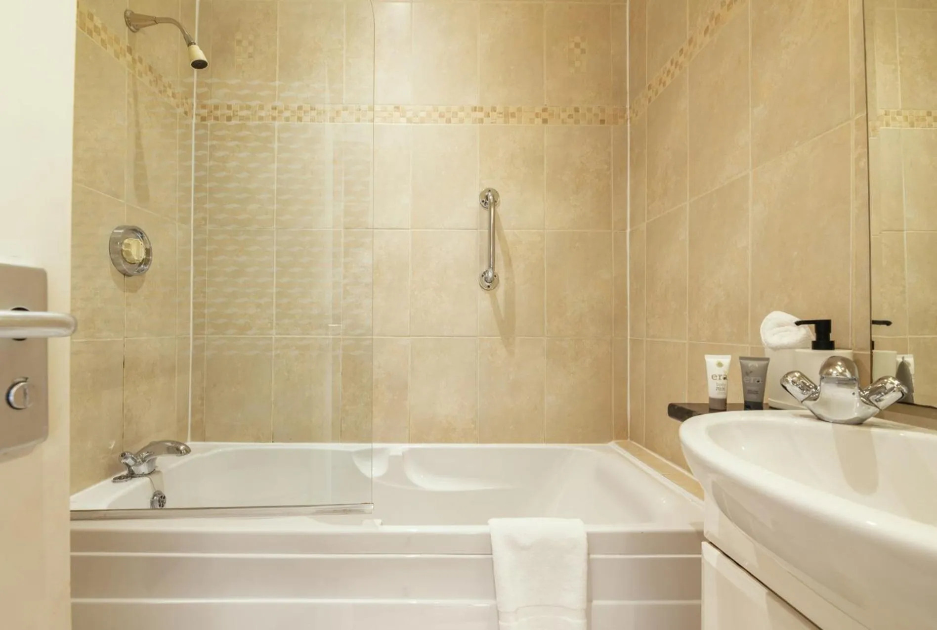 Bathroom in Stoke Lodge Hotel