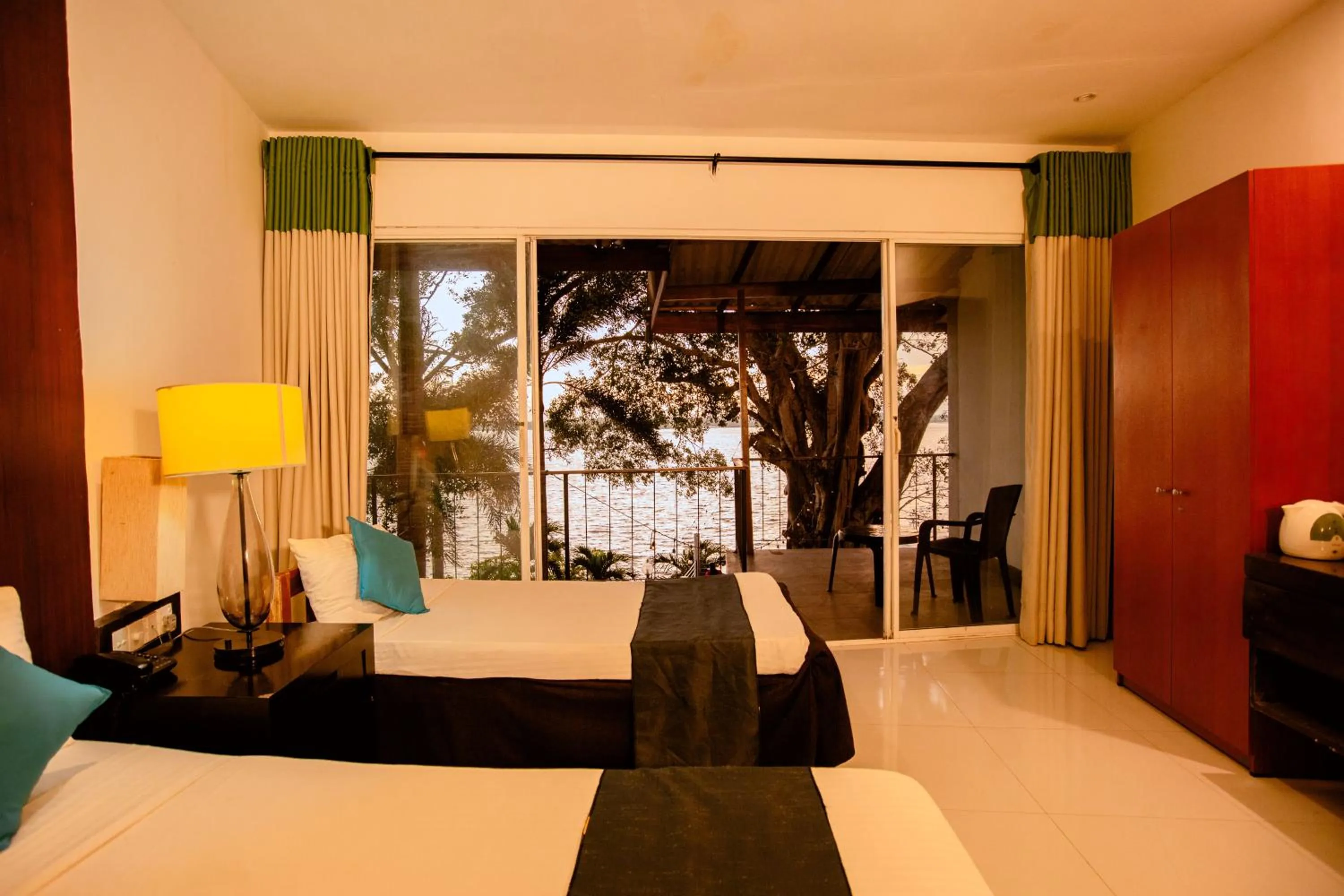 Bedroom, Bed in Lake Wind Resort