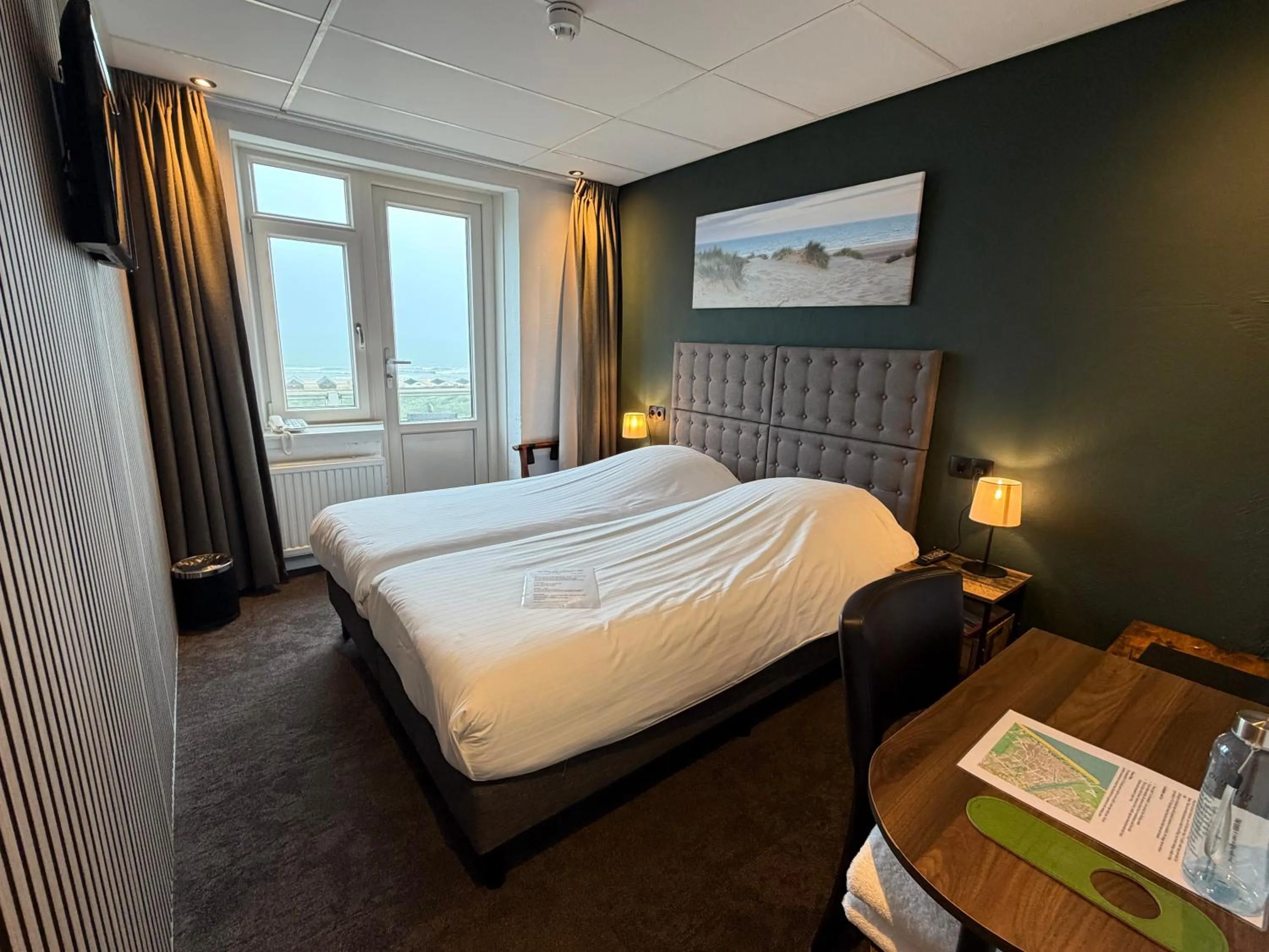 Small Double Room with Sea View  - single occupancy in Hotel Zee en Duin