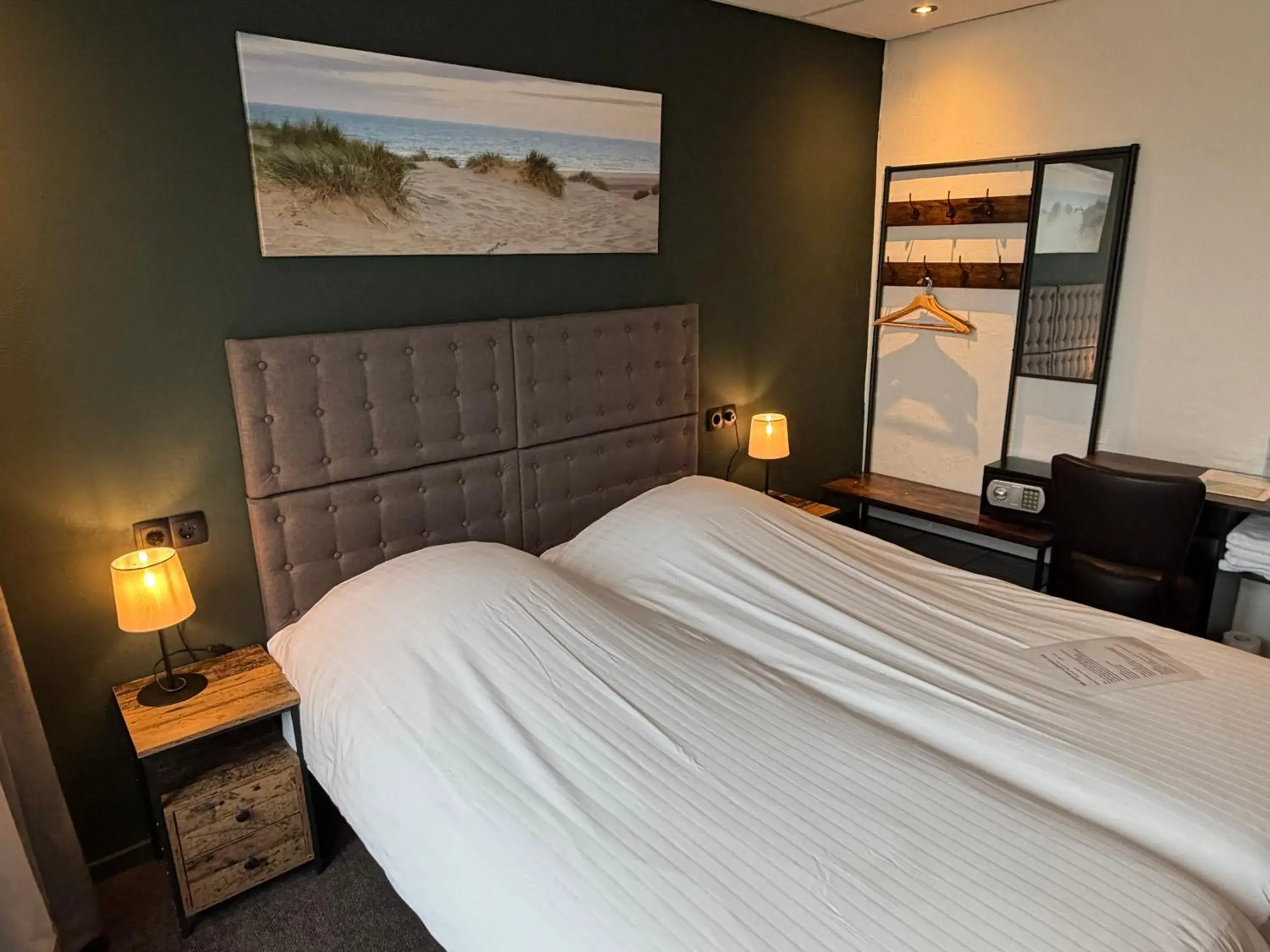 Small Double Room with Sea View - single occupancy in Hotel Zee en Duin Small Double Room with Sea View - single occupancy in Hotel Zee en Duin