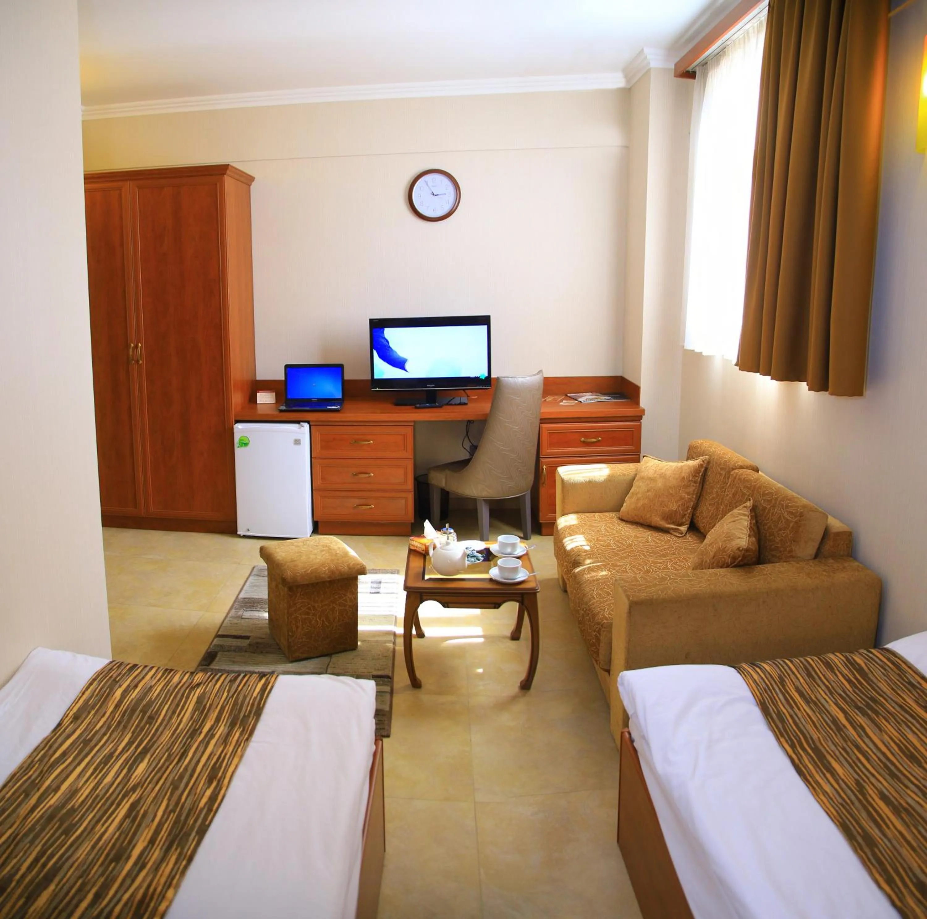 Living room, Bed in Park Avenue Hotel Yerevan