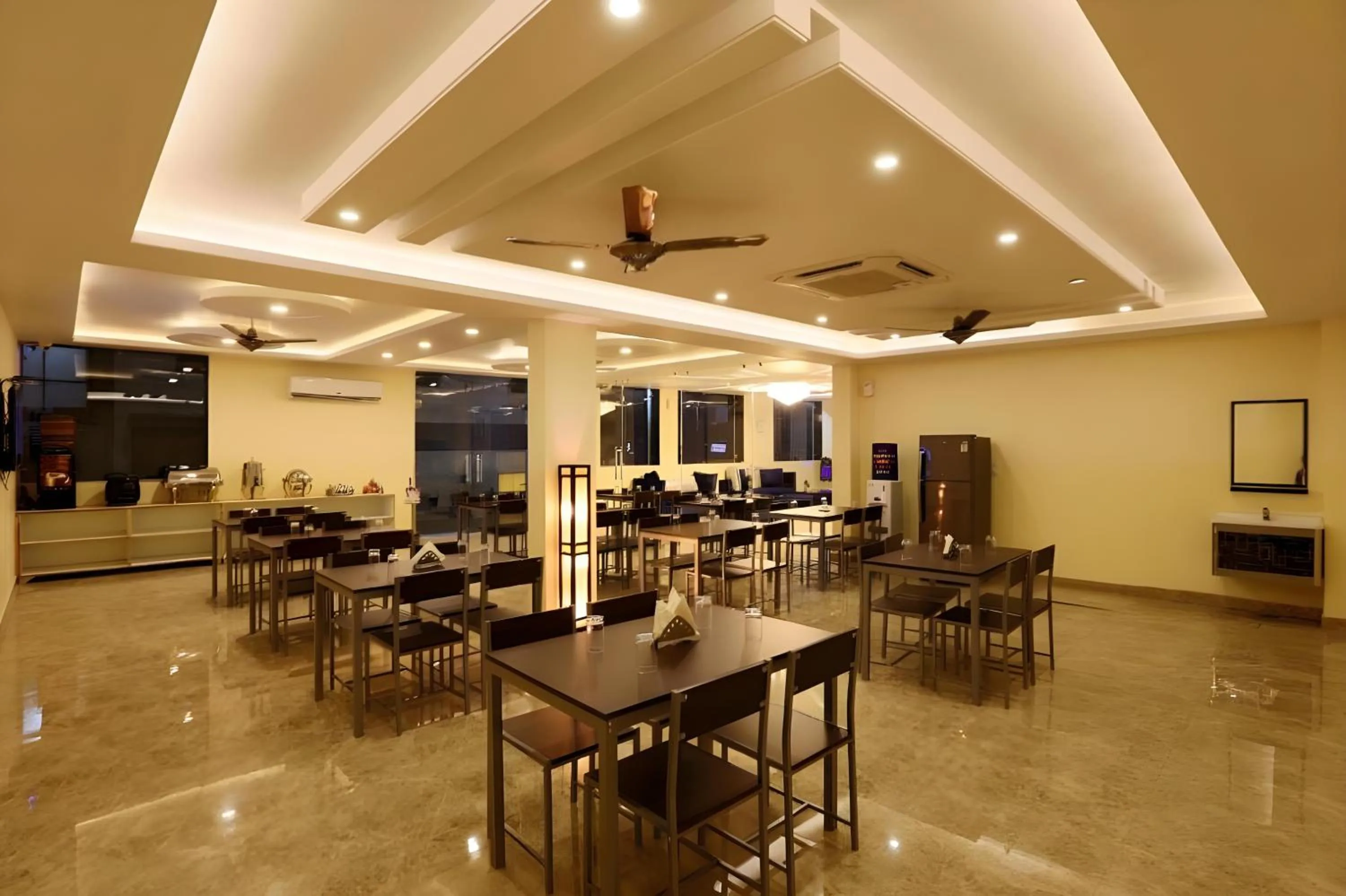 Restaurant/places to eat in Hotel Aeroporto Nearest Landmark Aerocity delhi