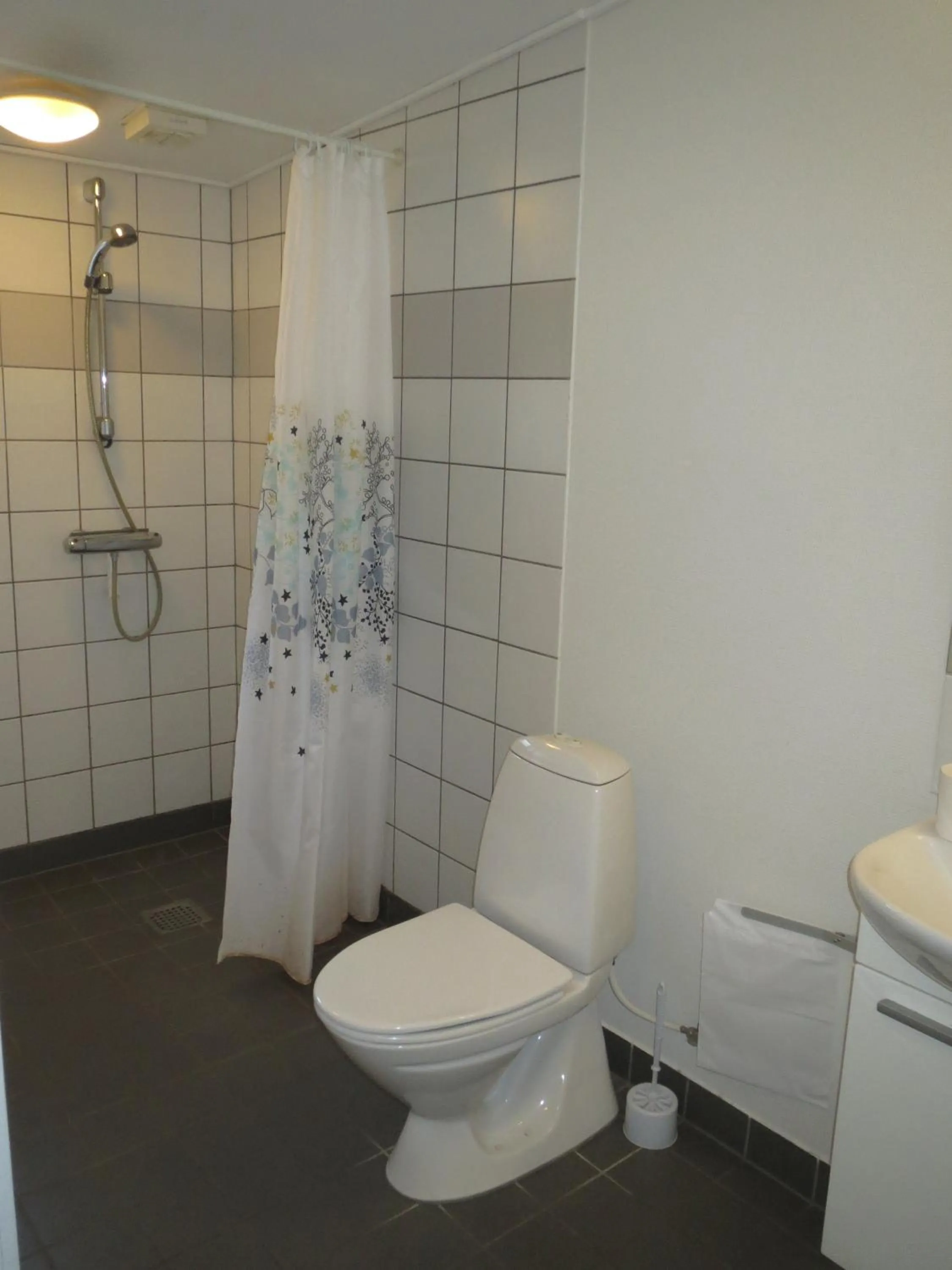 Shower in Danhostel Rebild