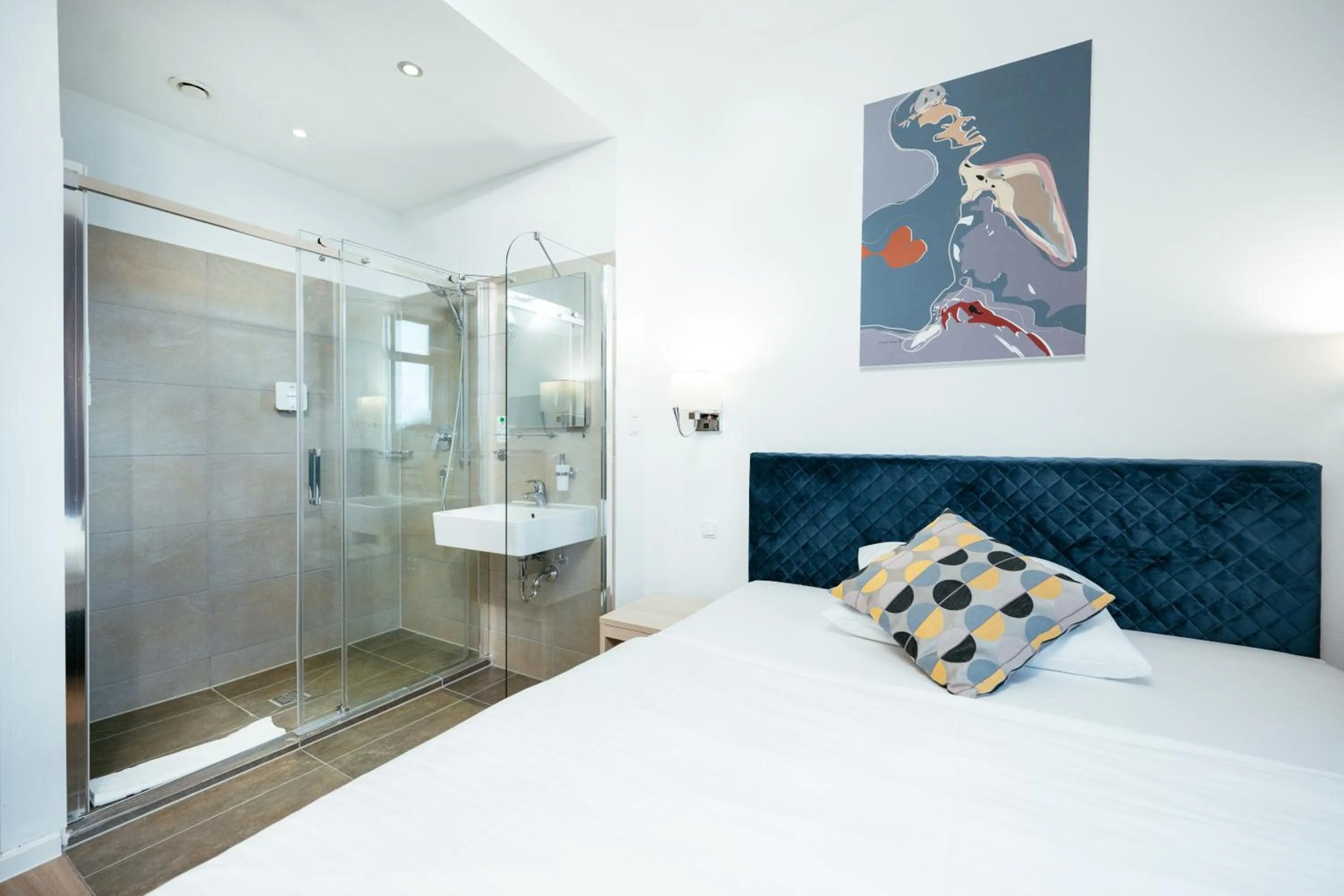 Photo of the whole room, Bed in BO Hotel Hamburg