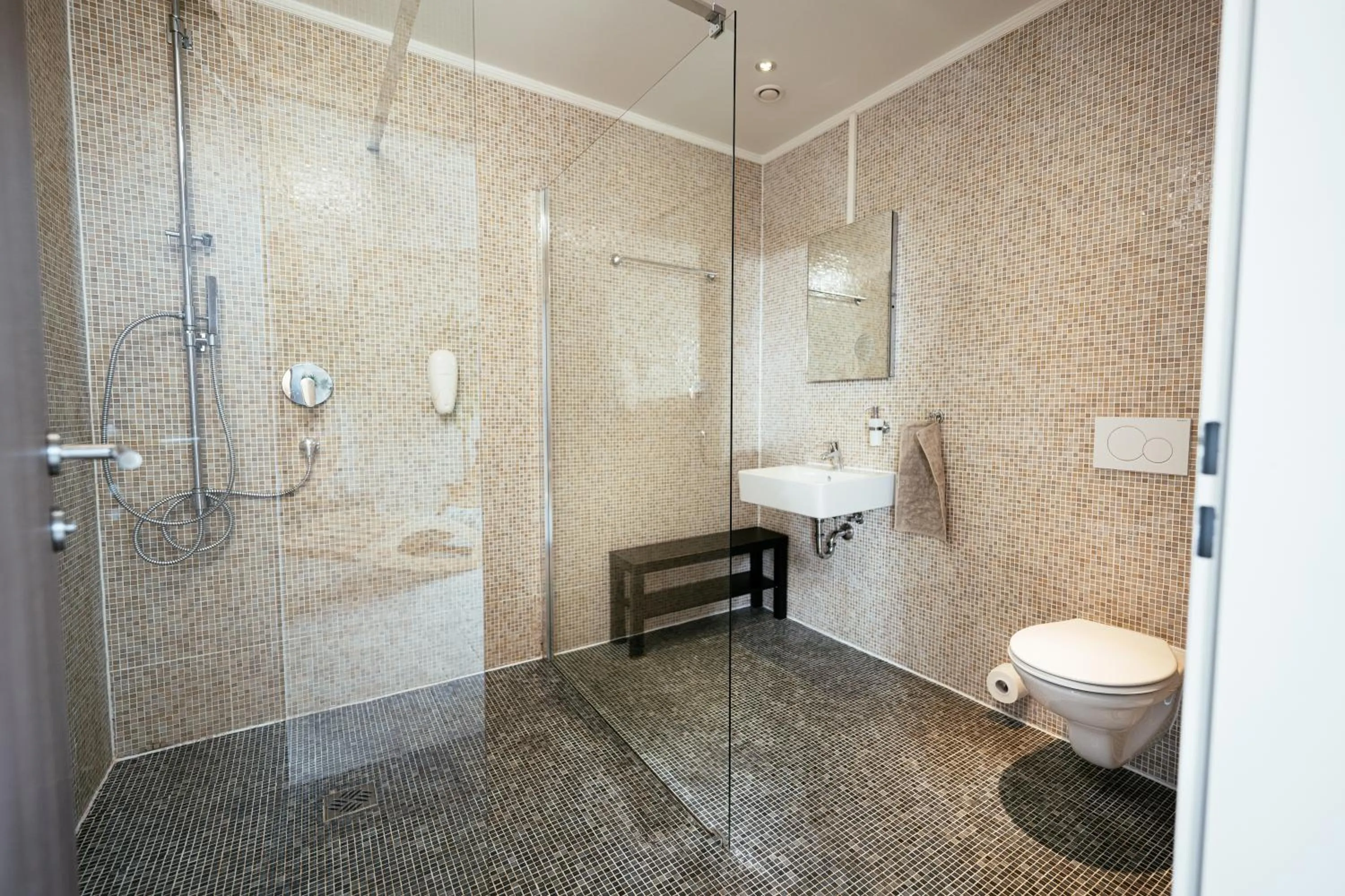 Shower in BO Hotel Hamburg