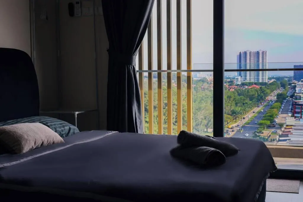 Bed in CUBE8TEEN#Austin Central #Walk to Little Paris