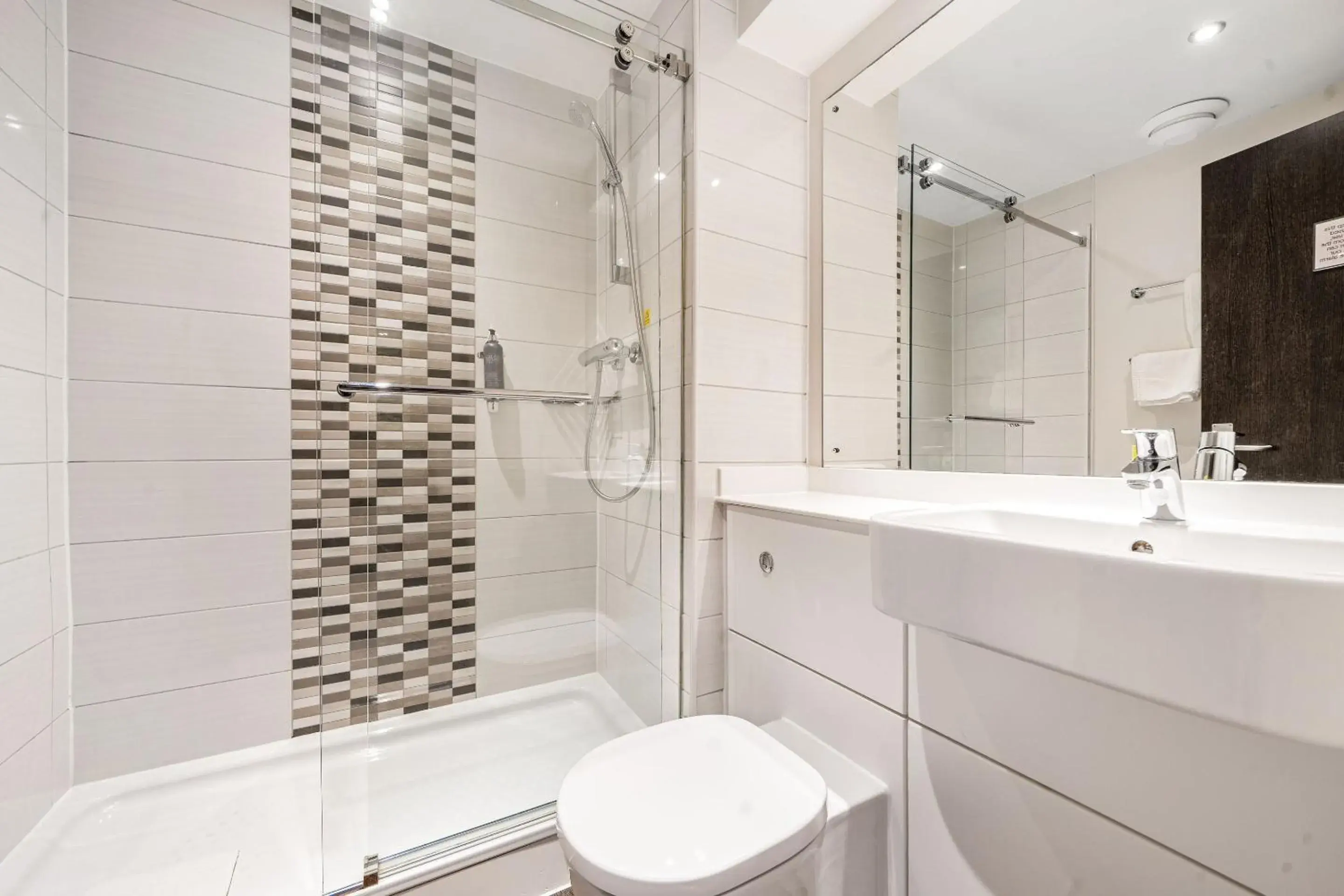 Superior Triple Room in Sidcot Arms Superior Triple Room in Sidcot Arms