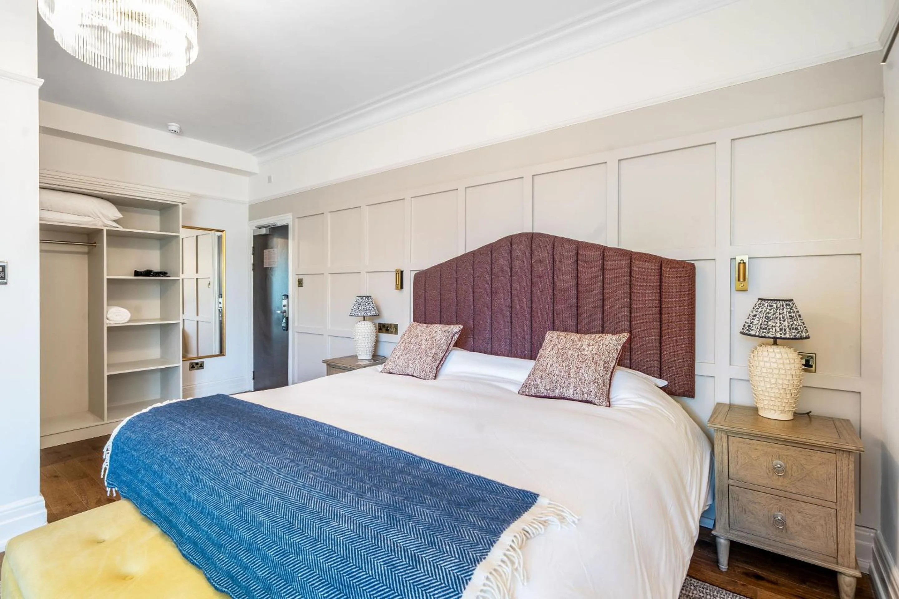 Bedroom, Bed in Sidcot Arms