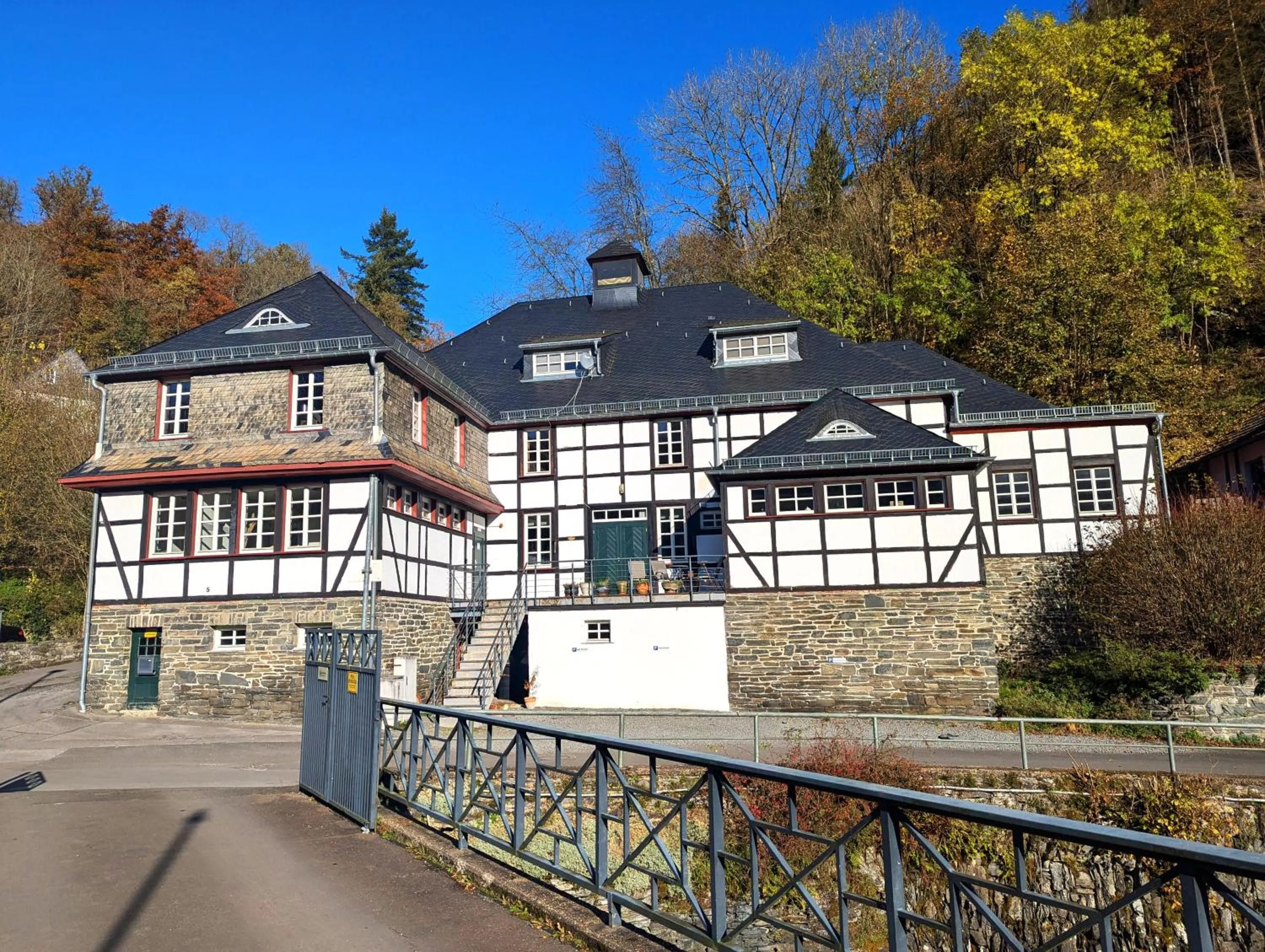 Property building in Villa Rur