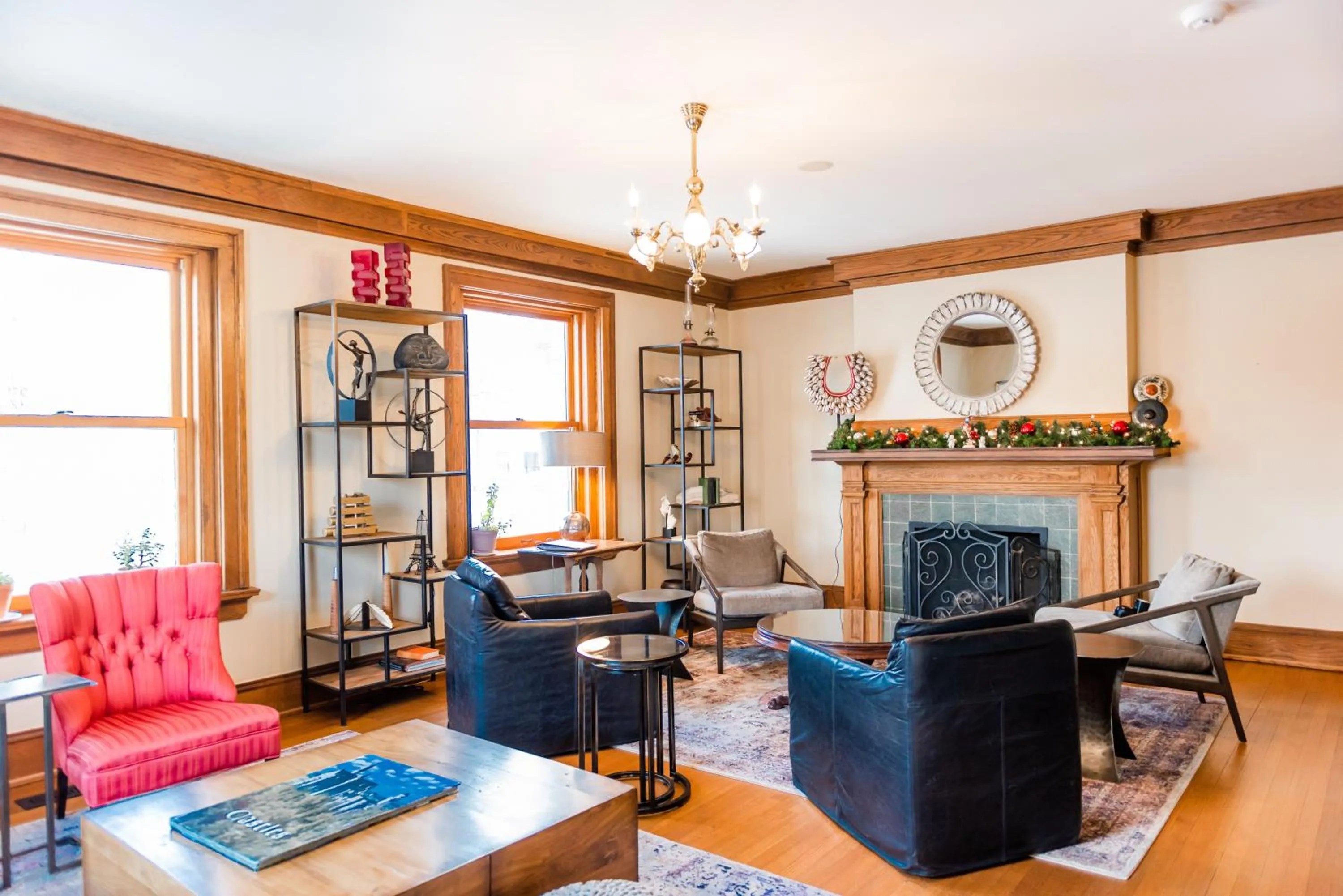 Living room in Inn at 835 Boutique Hotel