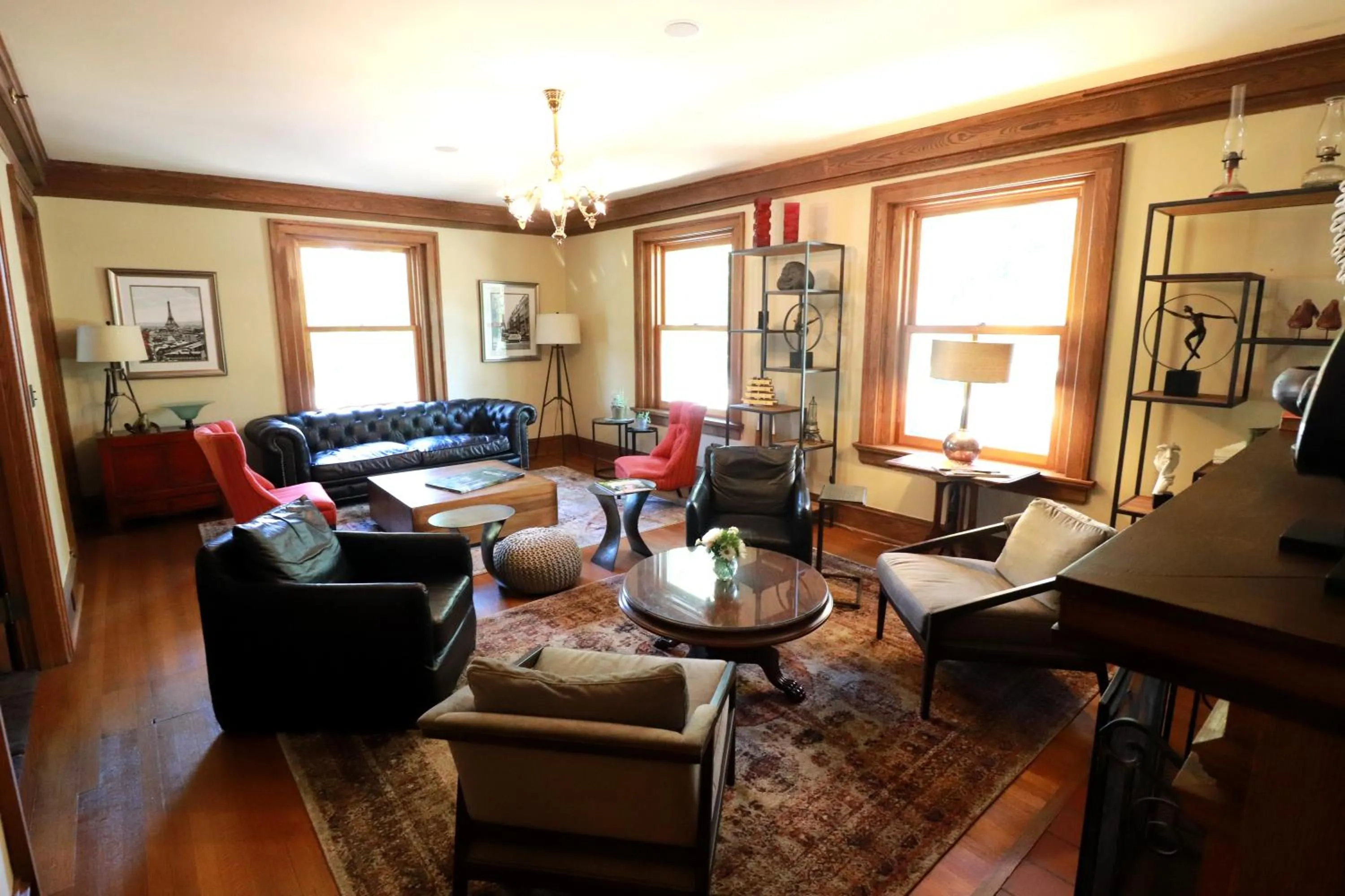 Living room in Inn at 835 Boutique Hotel